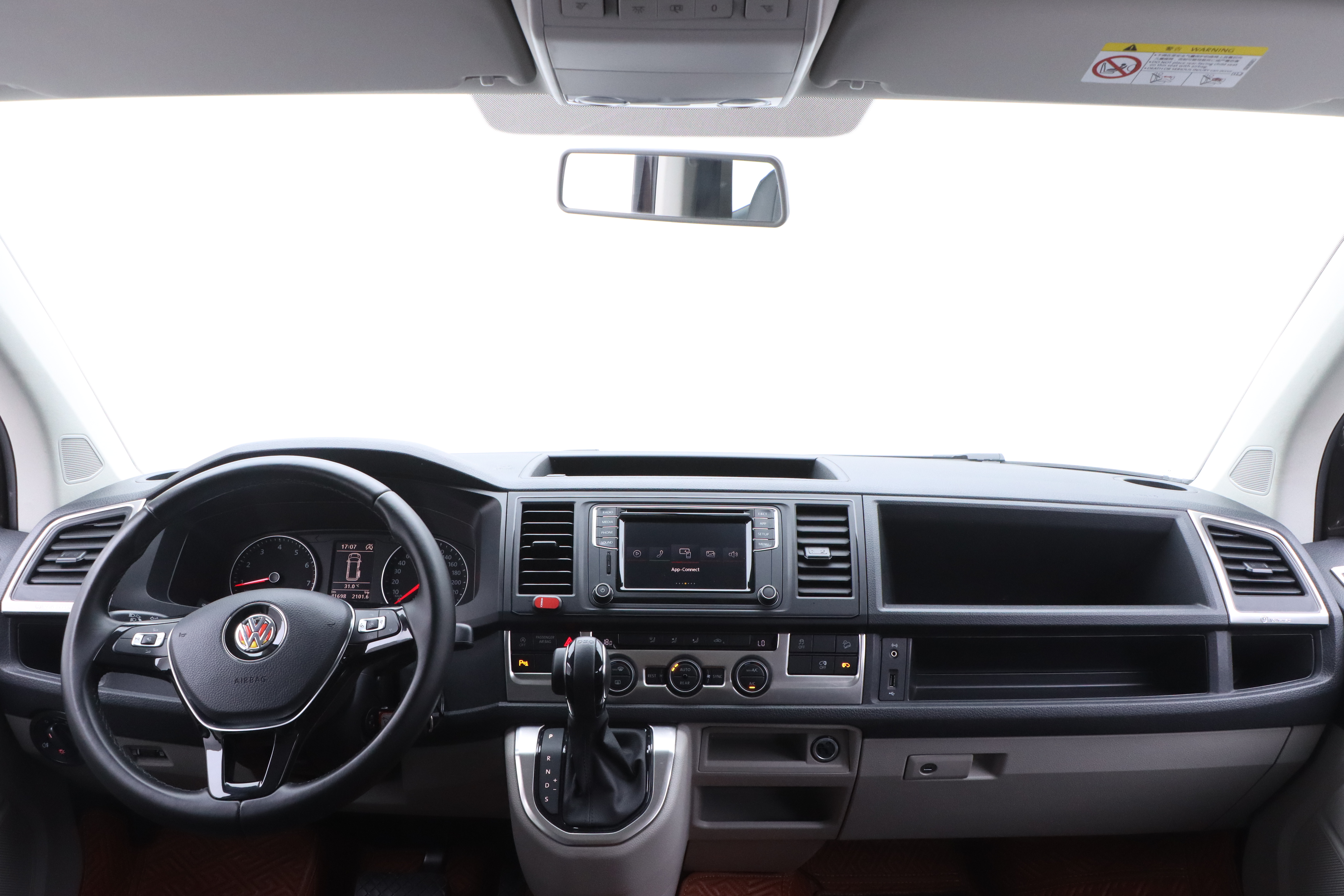 Volkswagen Caravelle 2018 immagine di auto #15