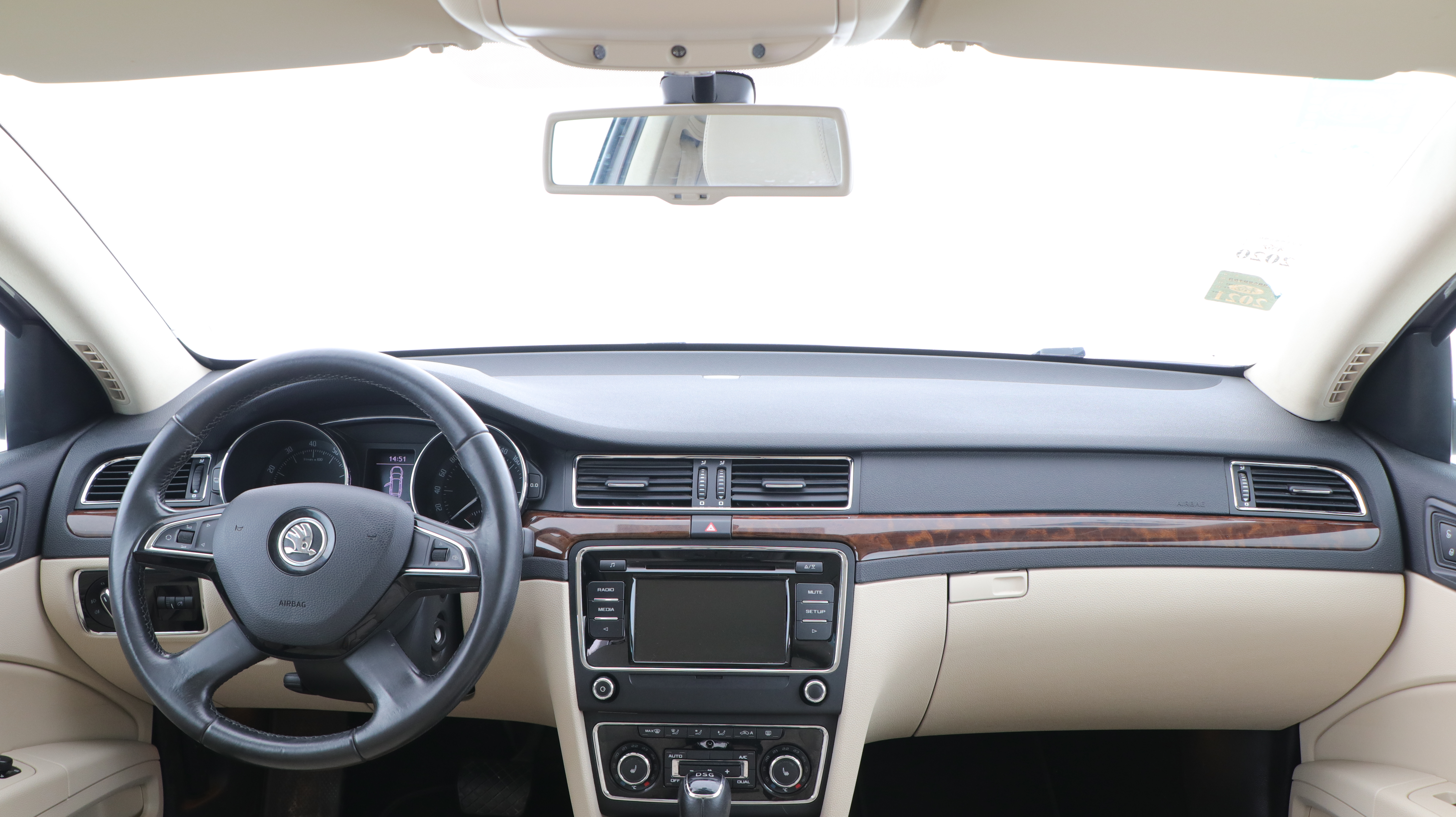 Skoda Superb Combi 2014 car image #15