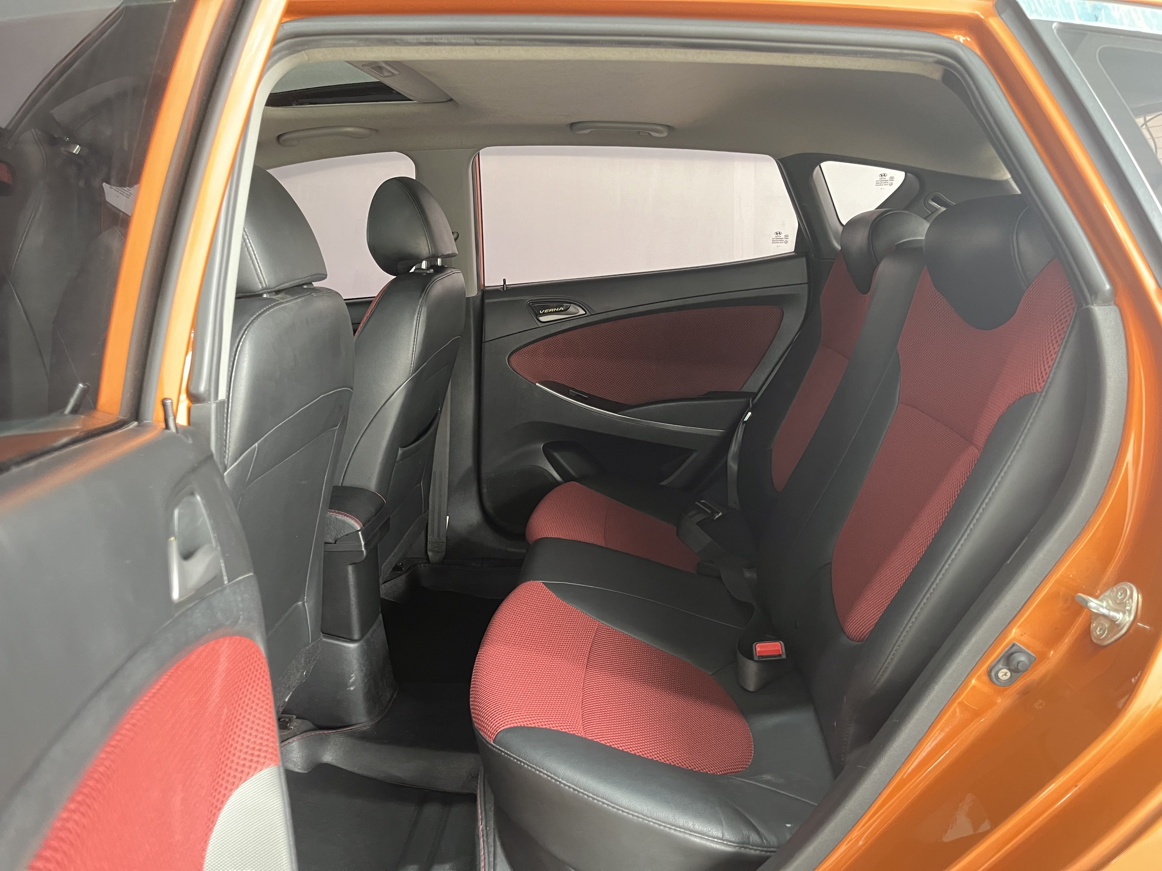 Hyundai Reina Hatchback 2014 car image #15