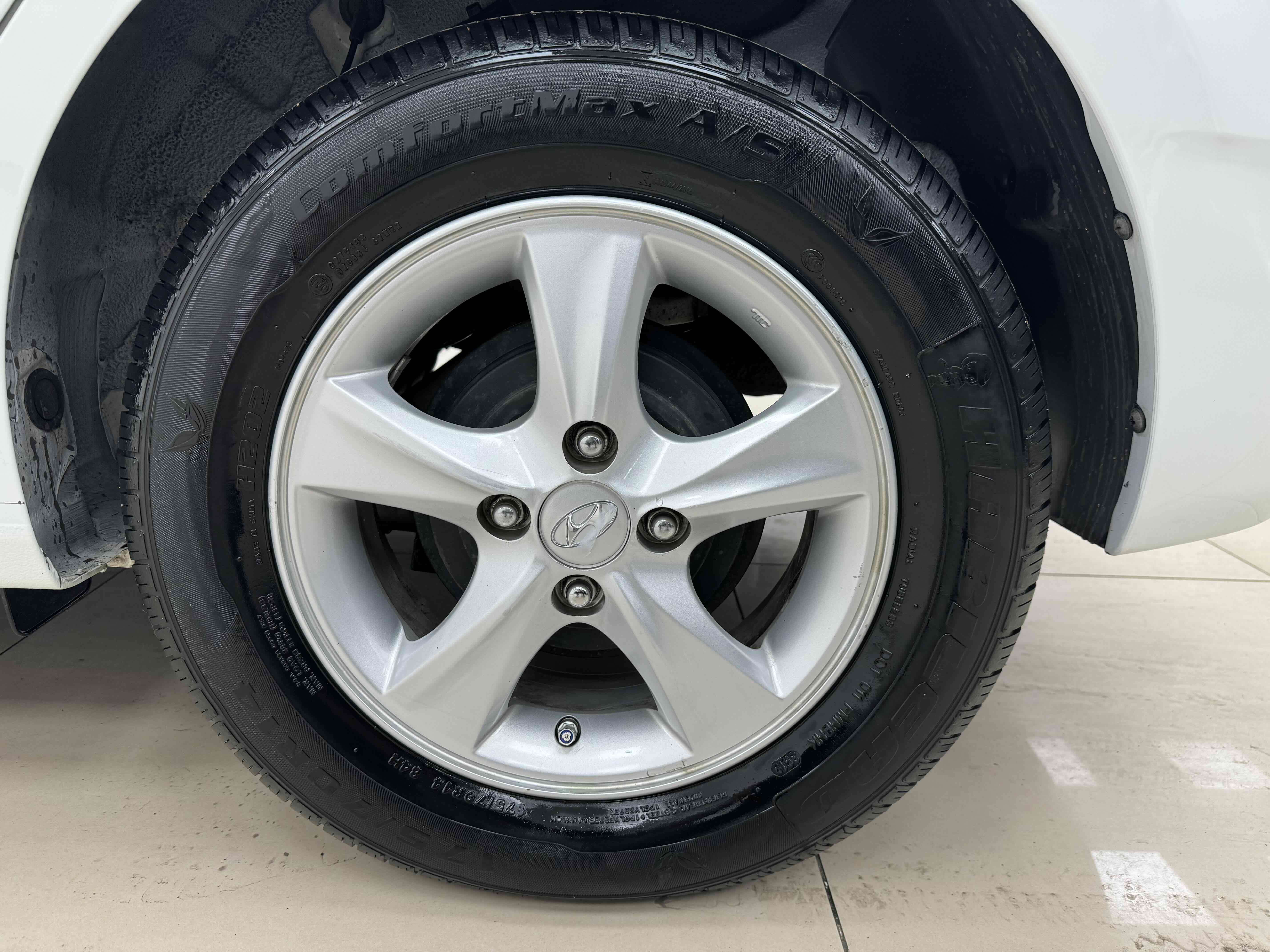 Hyundai Reina Hatchback 2015 #15 Hyundai Reina Hatchback 2015 car image #15