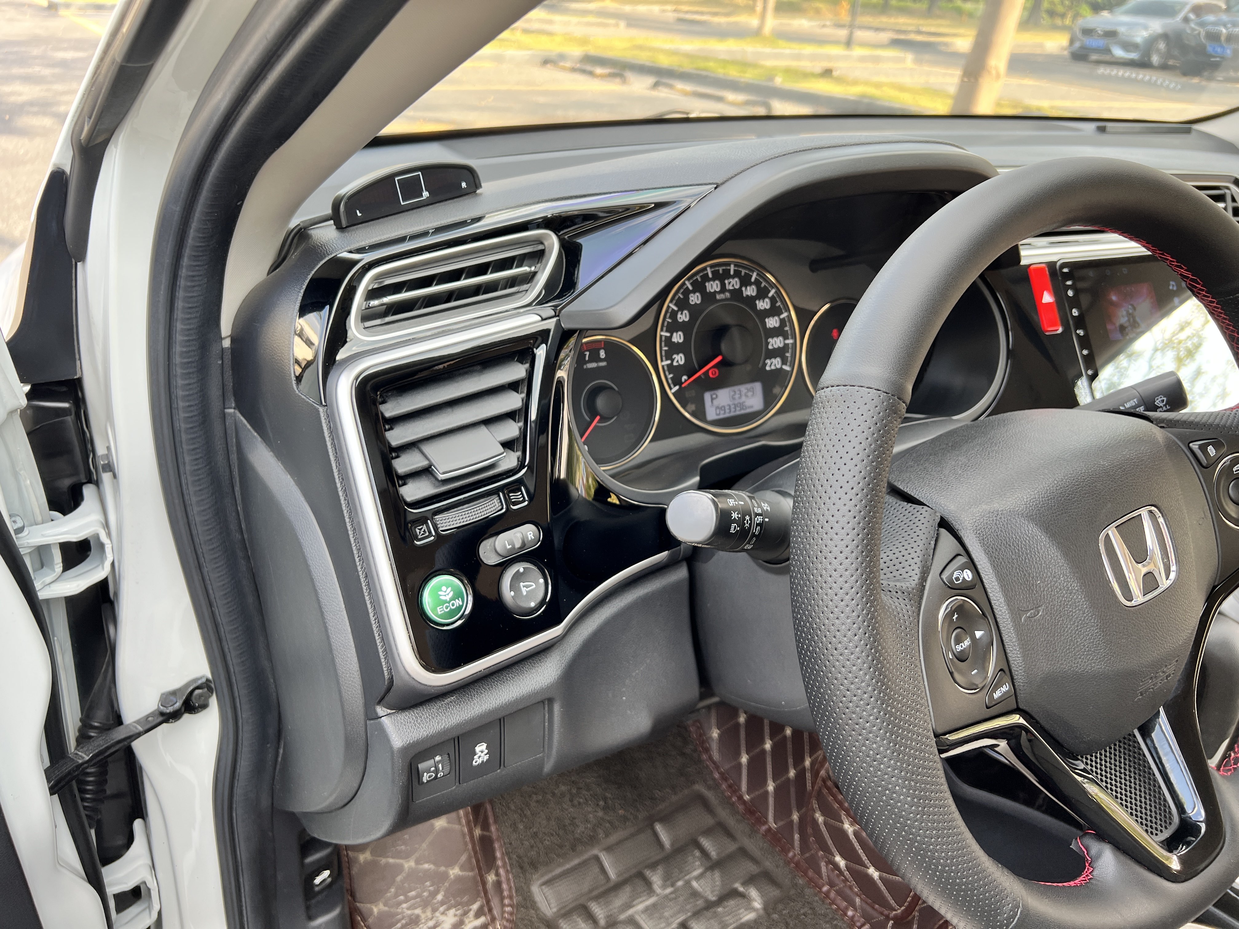 Honda Greiz 2016 #15 Honda Greiz 2016 car image #15