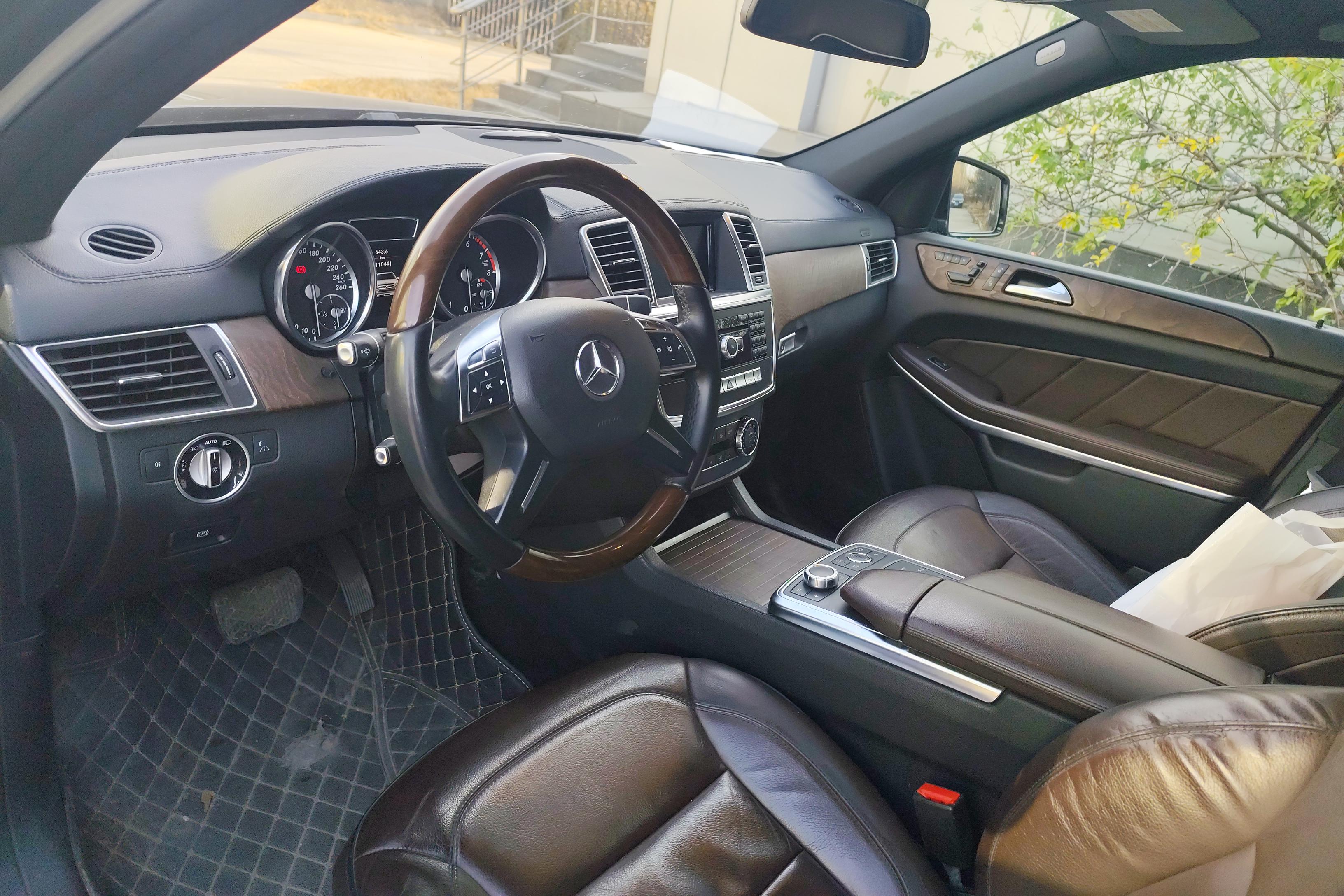 Mercedes-Benz GL Class 2013 car image #15