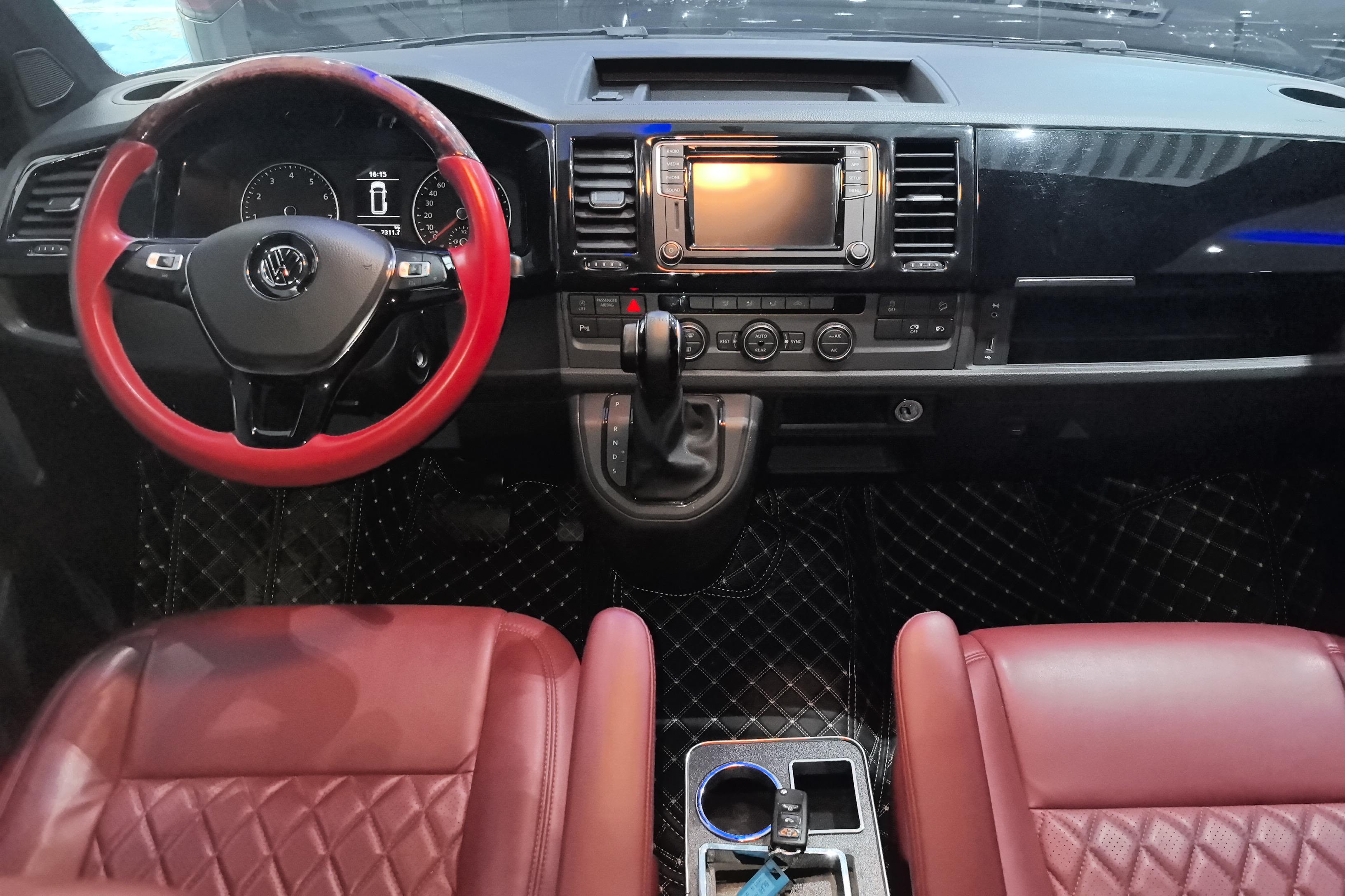 Volkswagen Caravelle 2018 immagine di auto #15