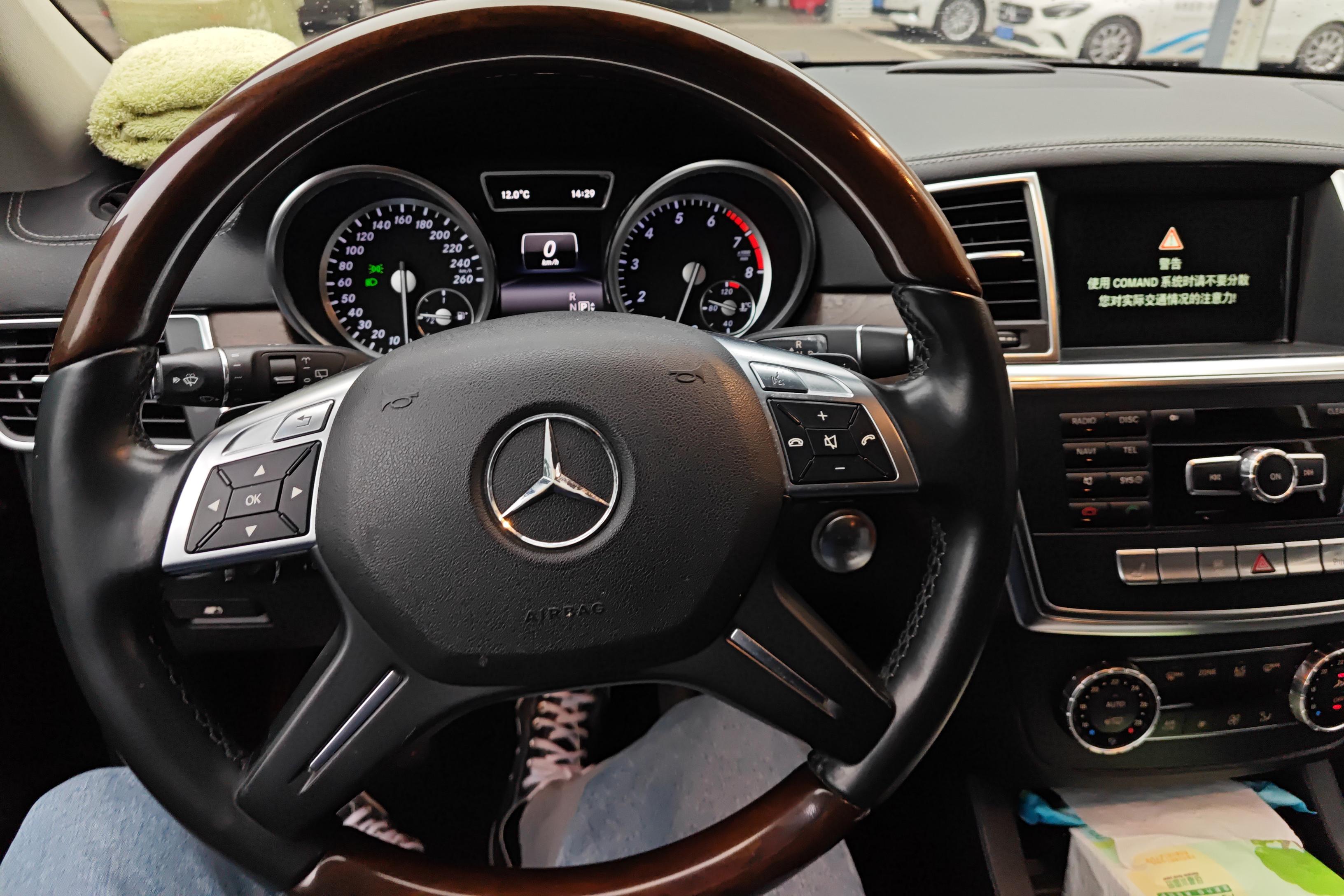 Mercedes-Benz GL Class 2014 car image #15