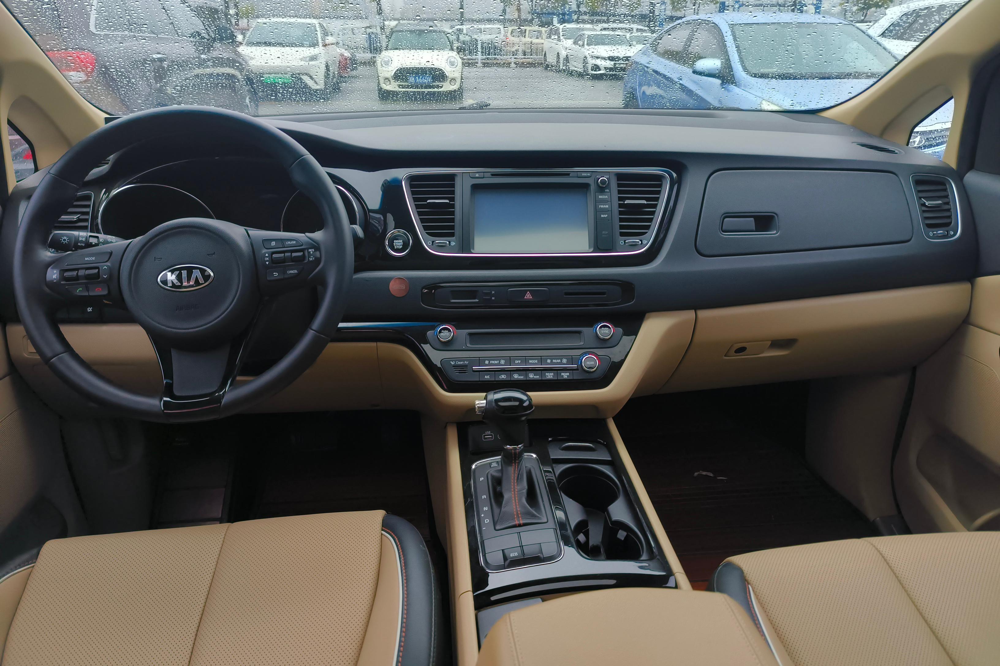 Kia Carnival 2016 immagine di auto #15