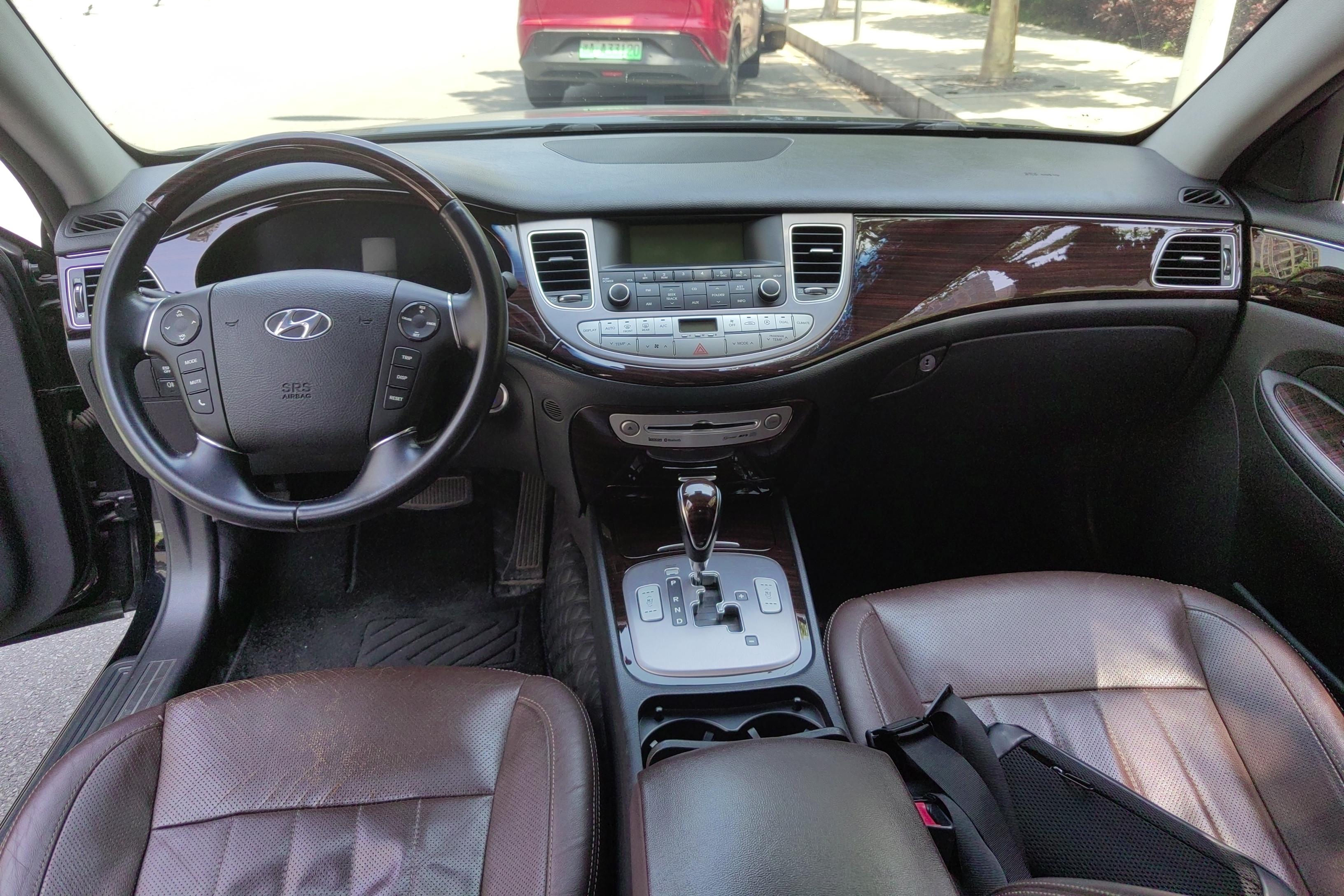 Hyundai Rohens 2014 car image #15