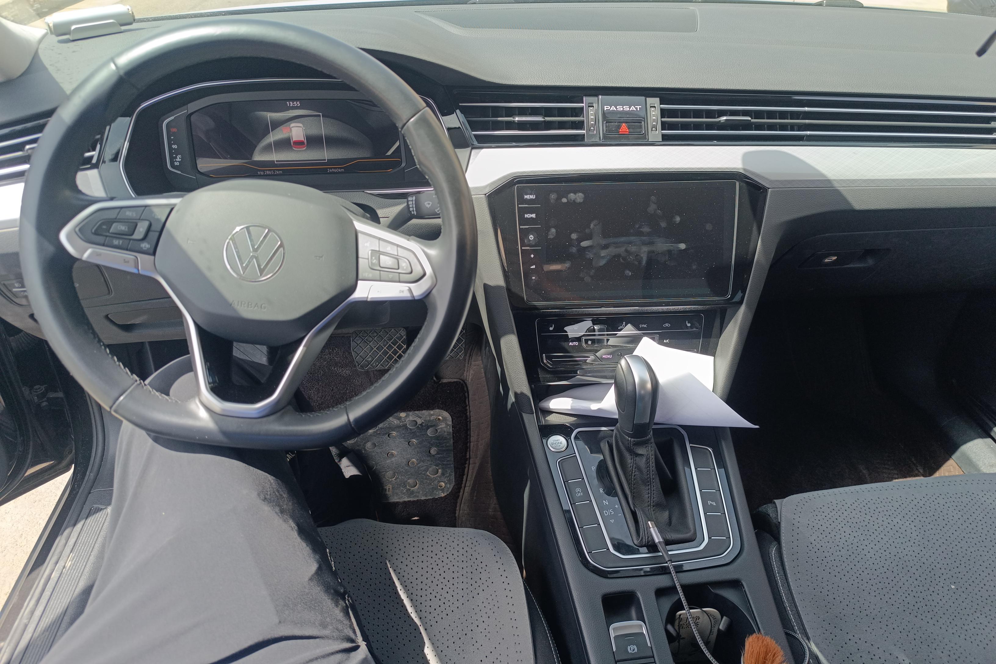 Volkswagen Passat Variant 2023 immagine di auto #15