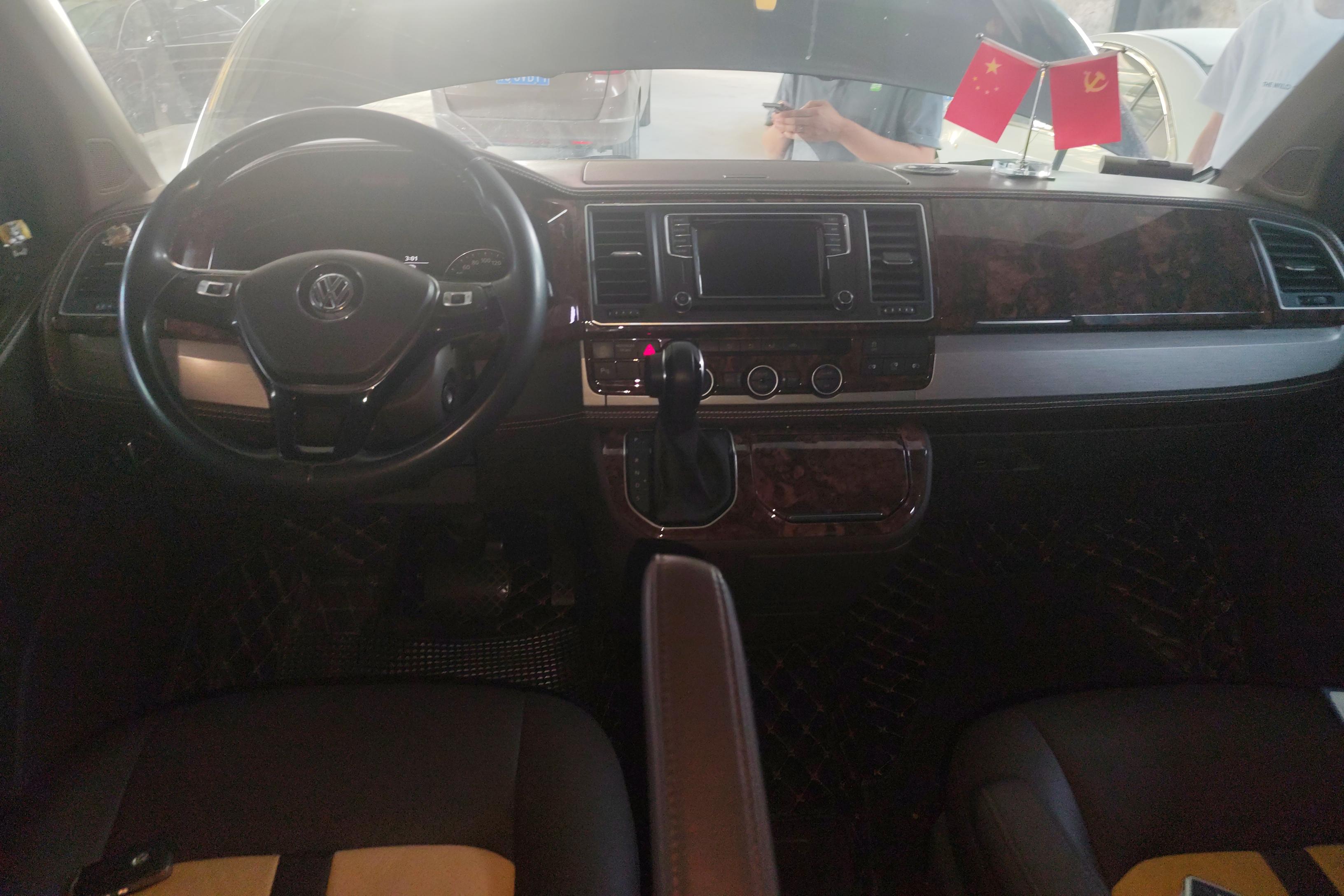 Volkswagen Caravelle 2018 car image #15