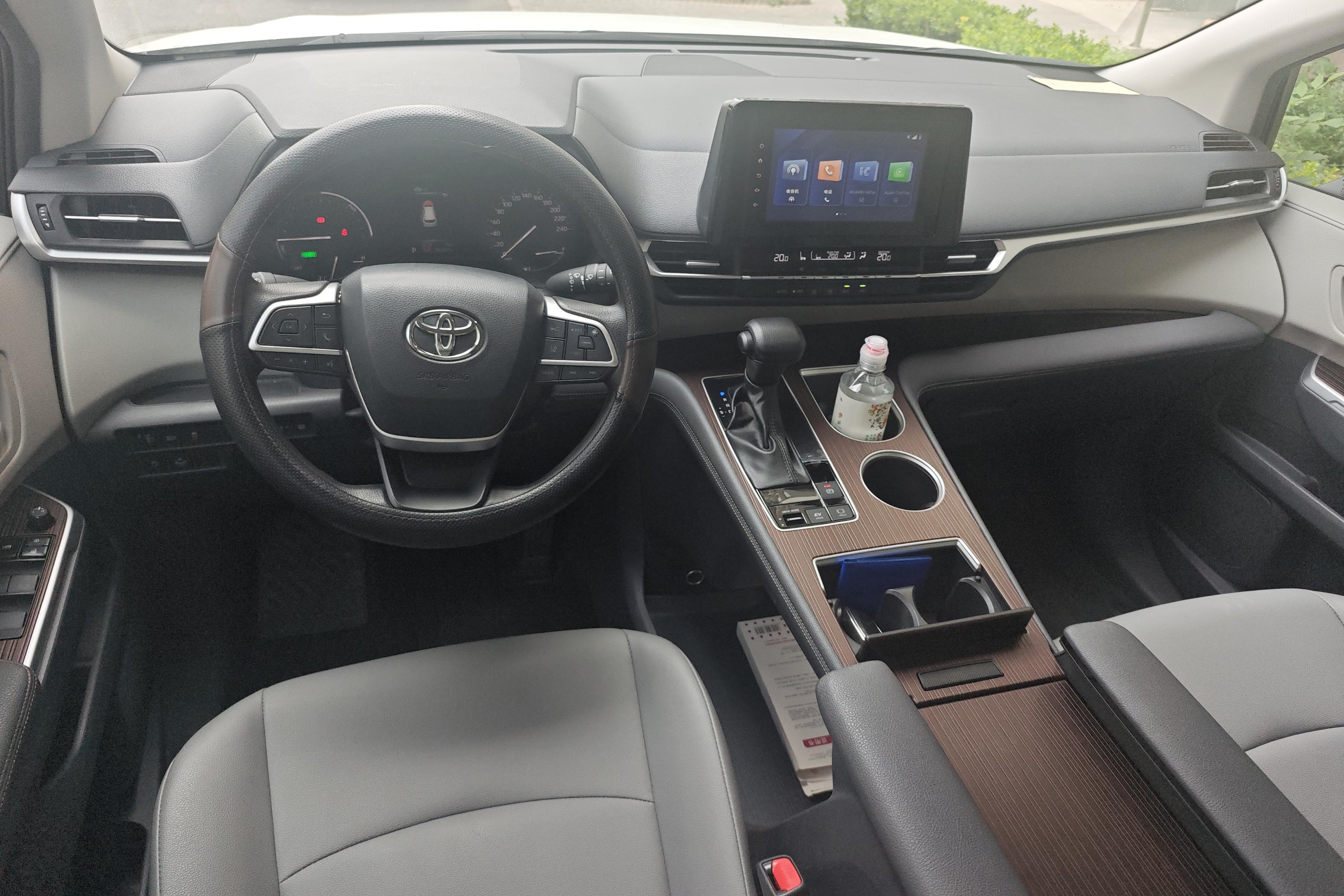 Toyota Granvia 2023 immagine di auto #15