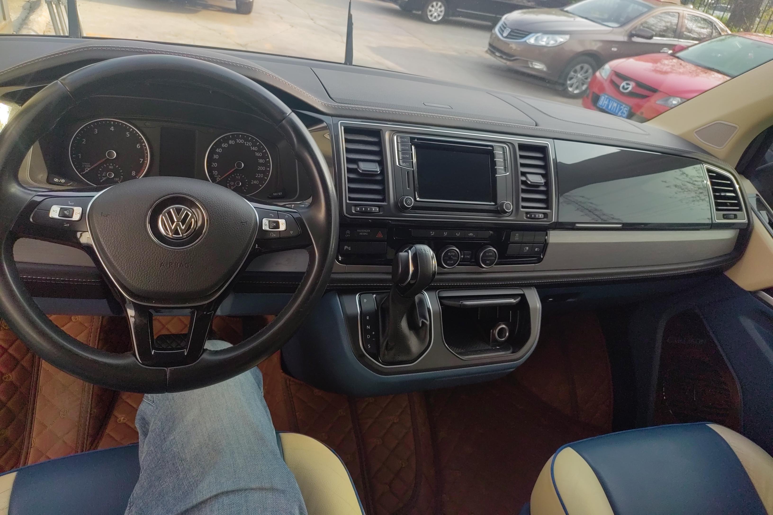 Volkswagen Caravelle 2017 car image #15