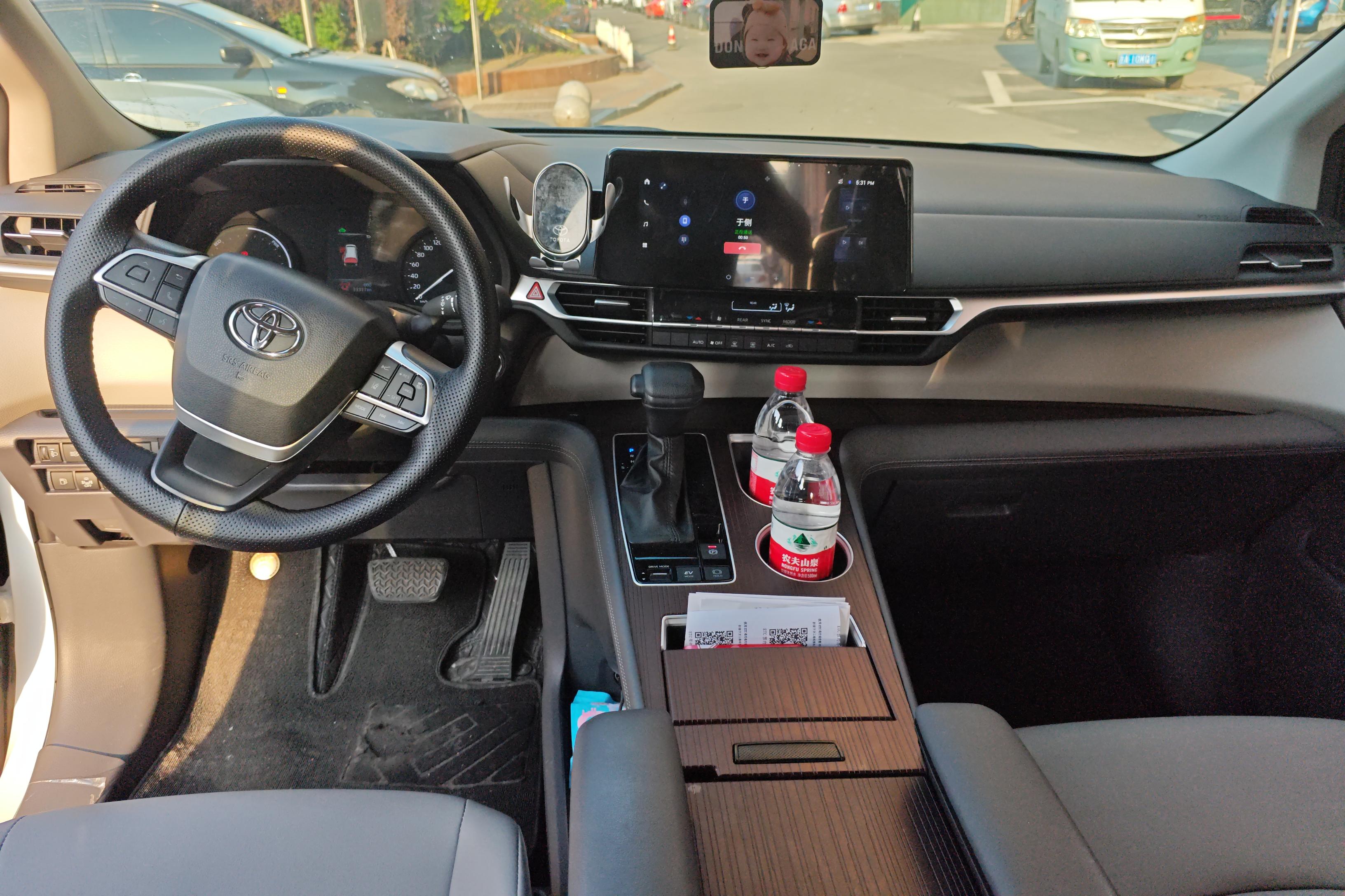 Toyota Granvia 2024 car image #15