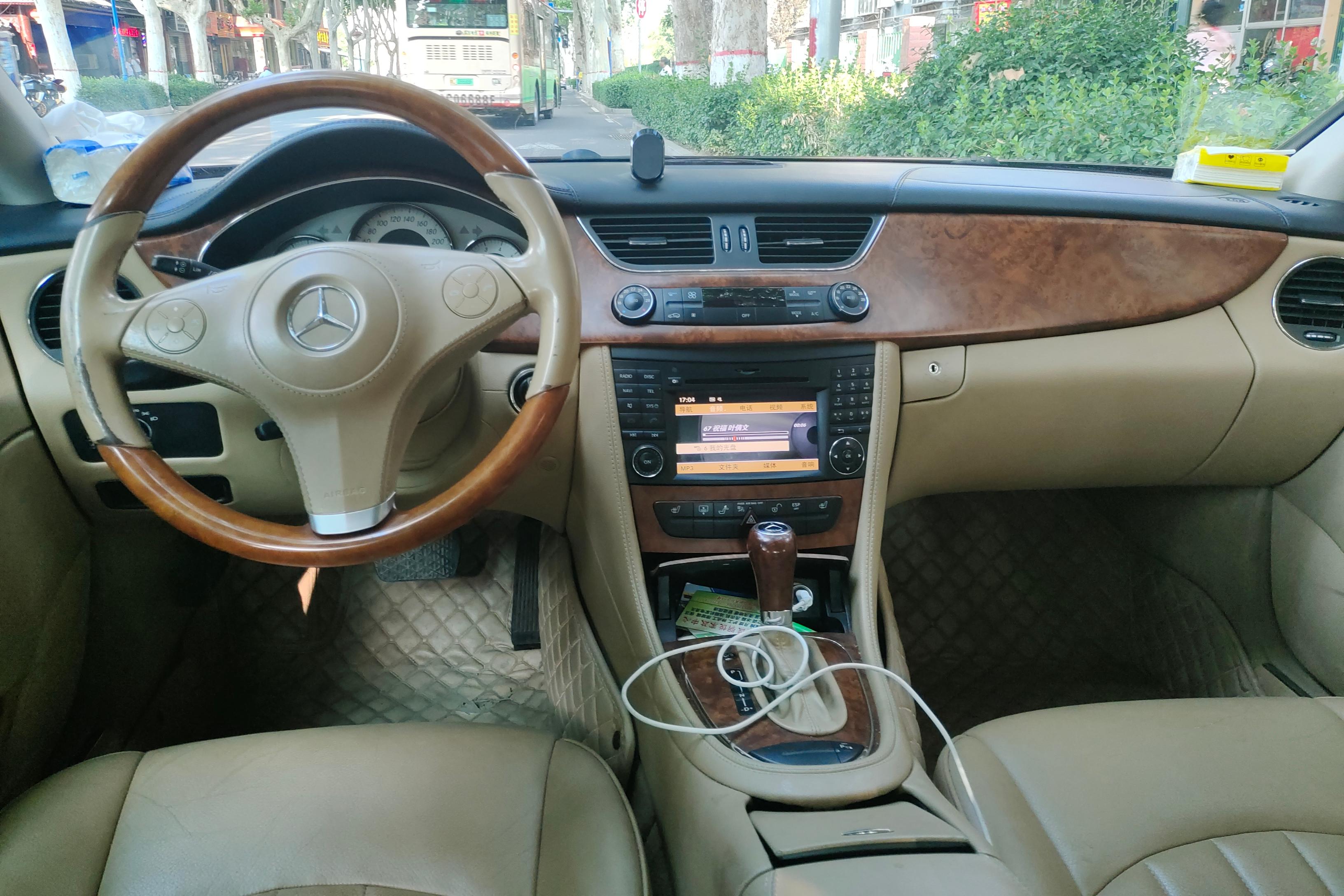 Mercedes-Benz CLS Class 2010 #15 Mercedes-Benz CLS Class 2010 car image #15