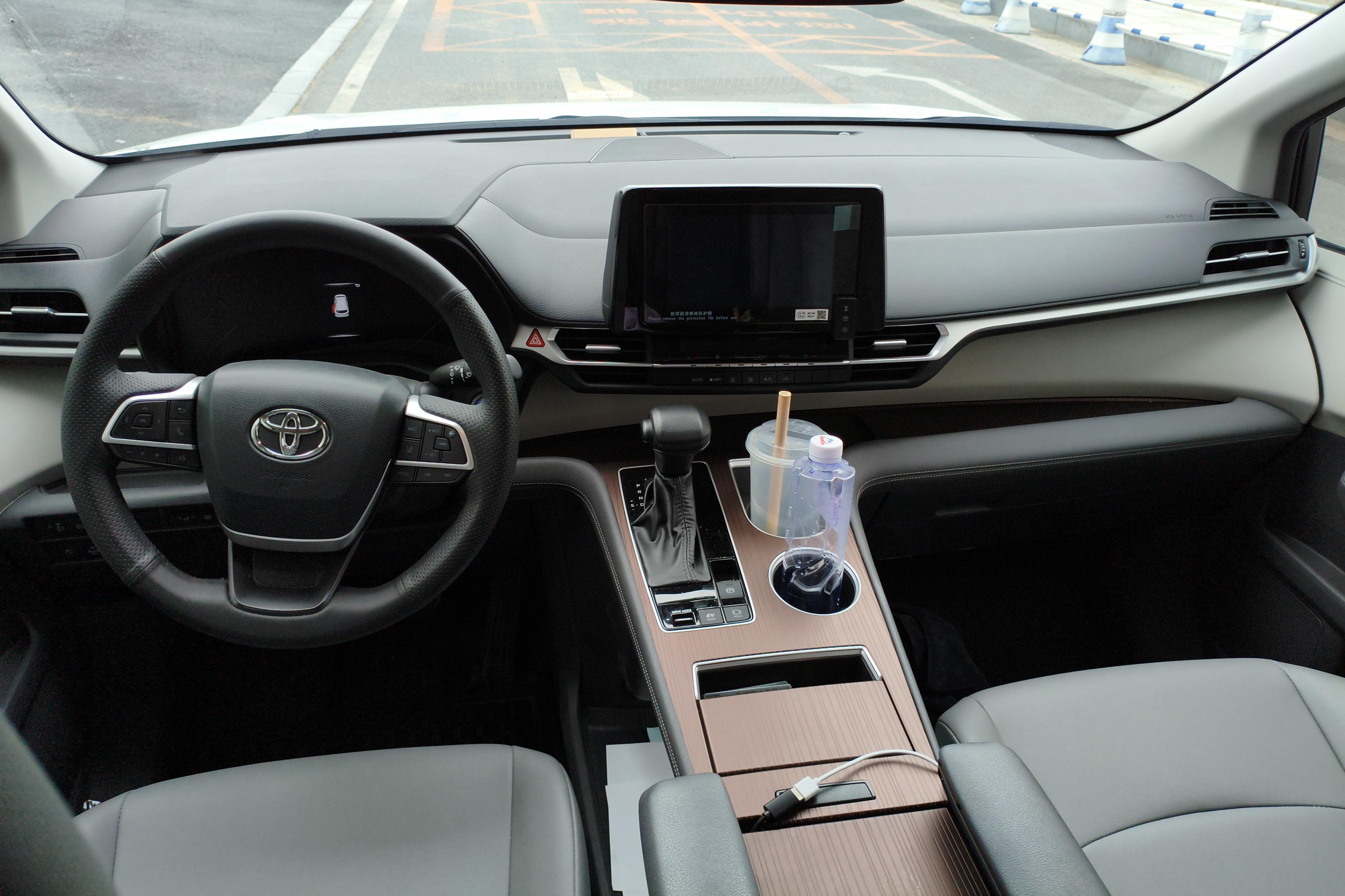 Toyota Granvia 2024 car image #15