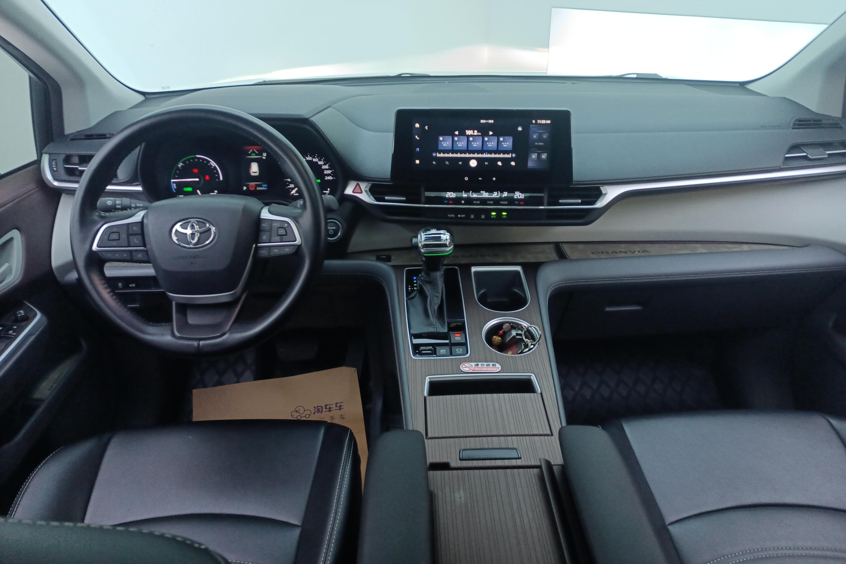 Toyota Granvia 2024 immagine di auto #15