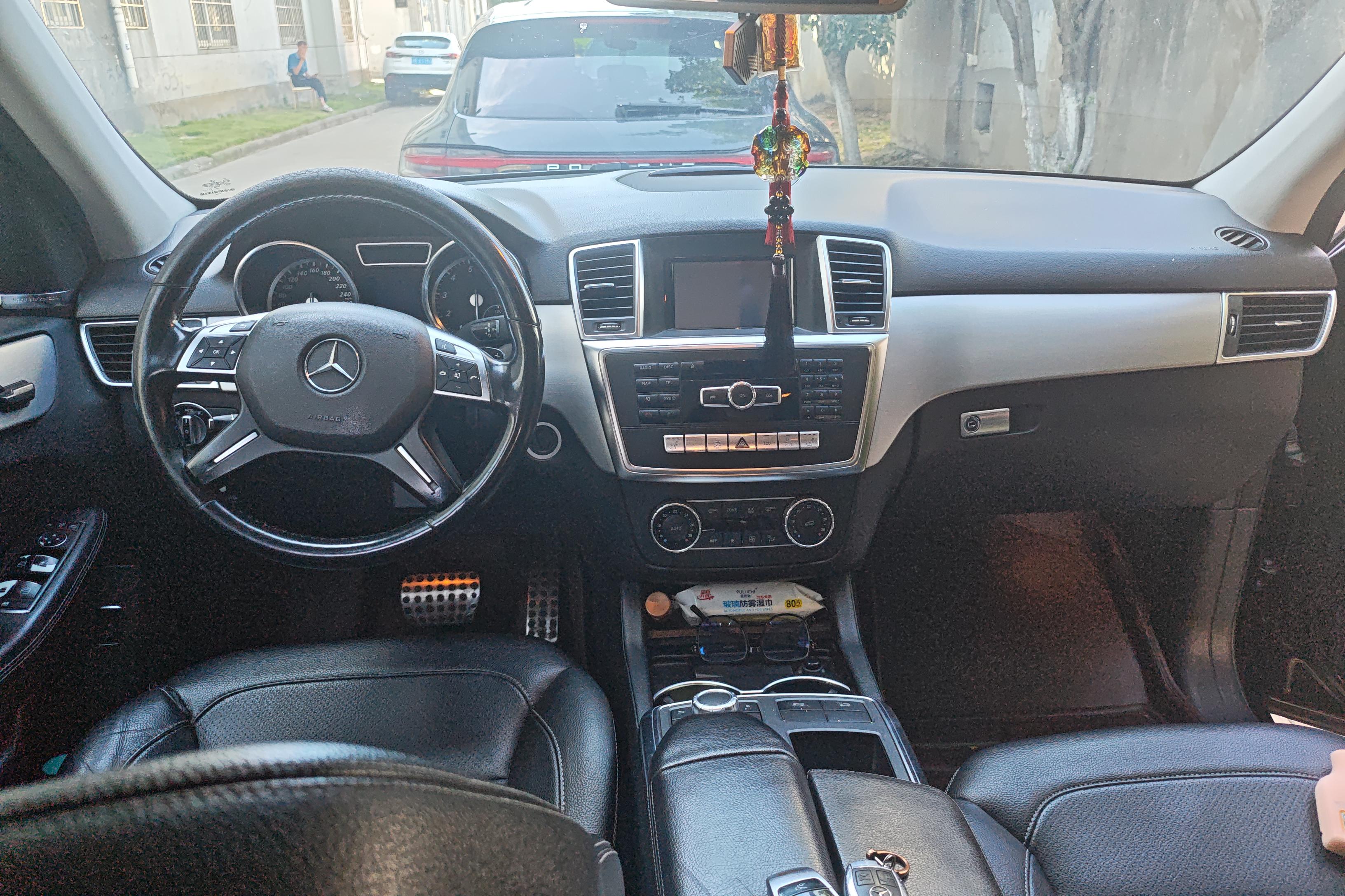 Mercedes-Benz M Class 2015 car image #15