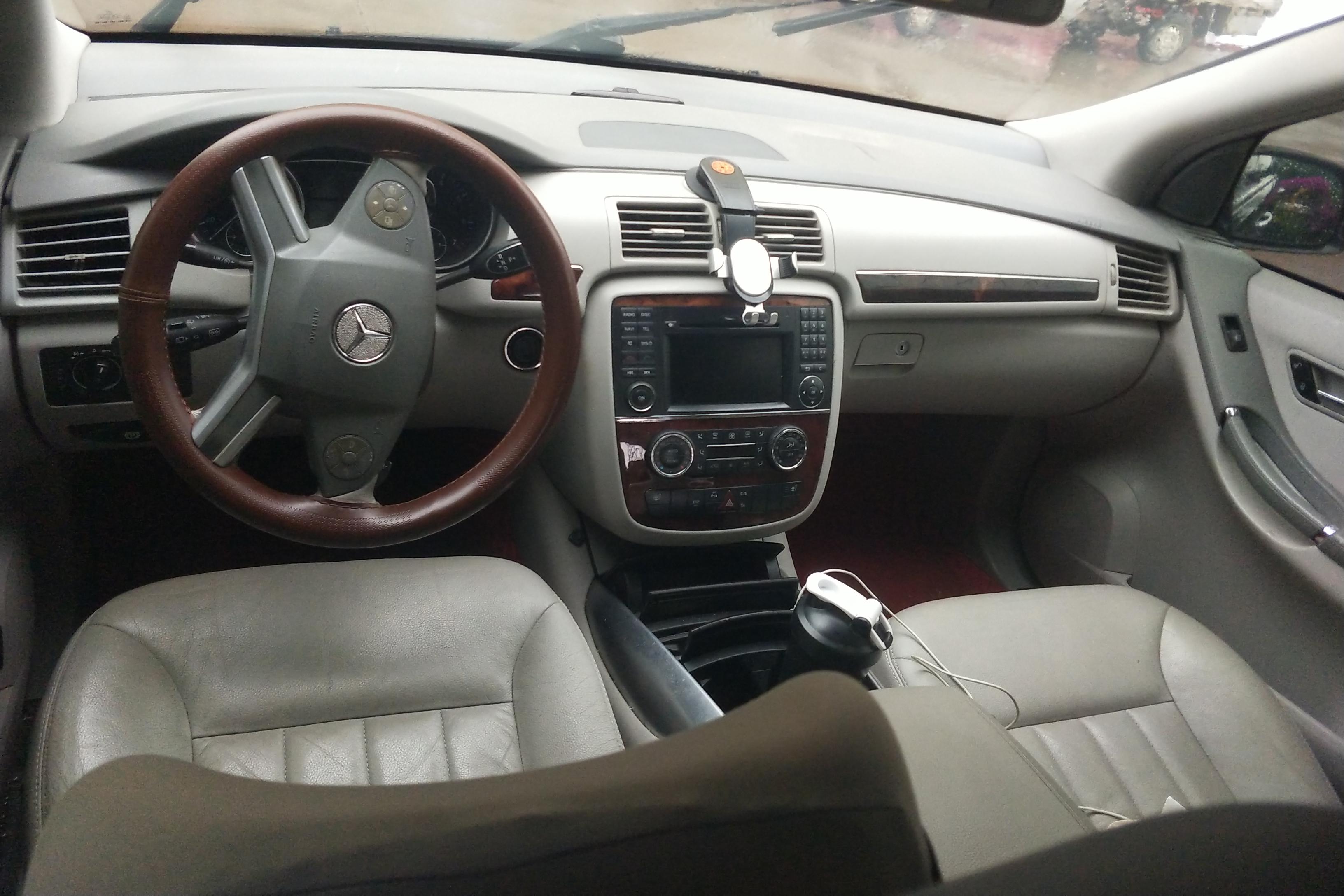 Mercedes-Benz R Class 2009 car image #15