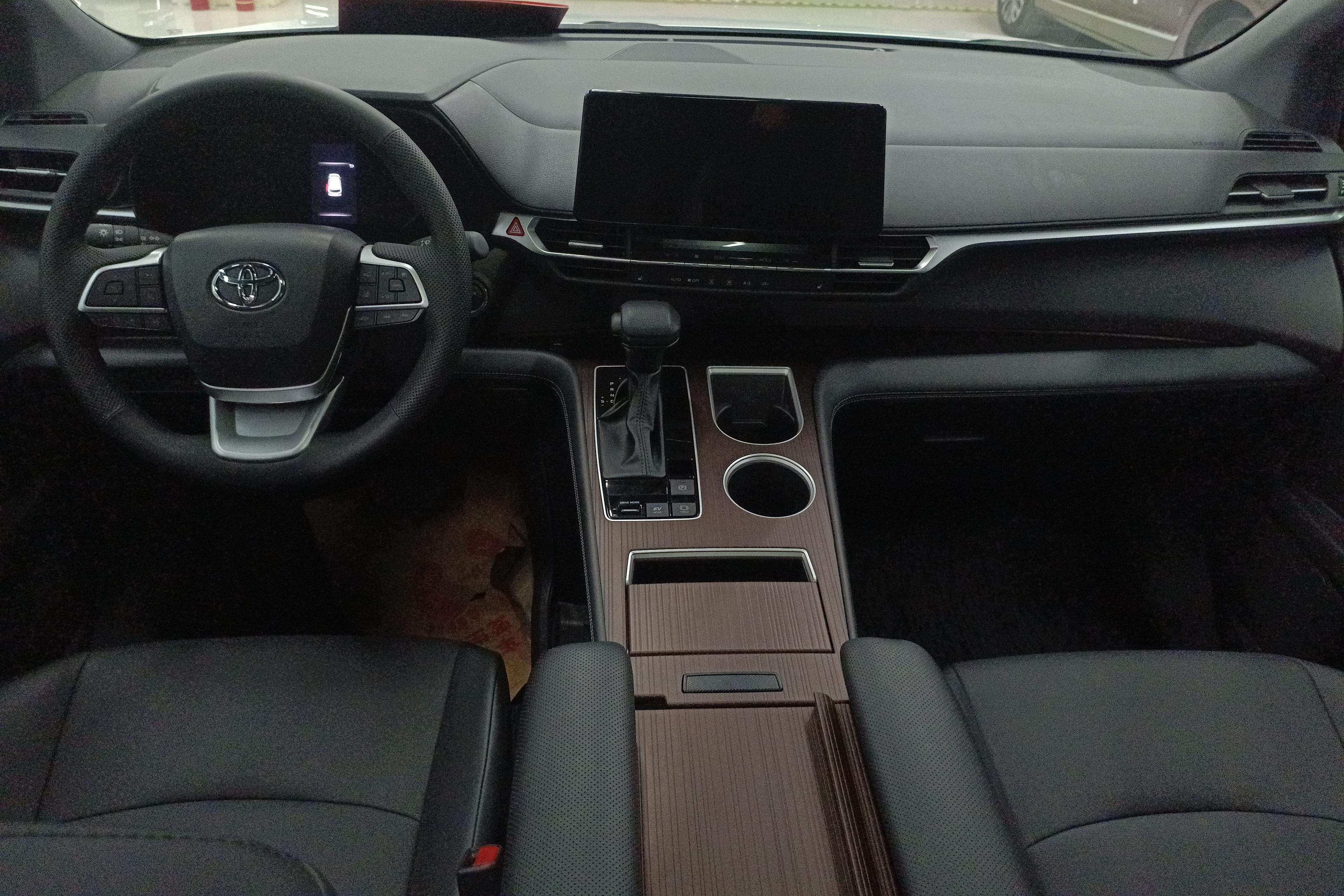 Toyota Granvia 2024 #15 Toyota Granvia 2024 car image #15