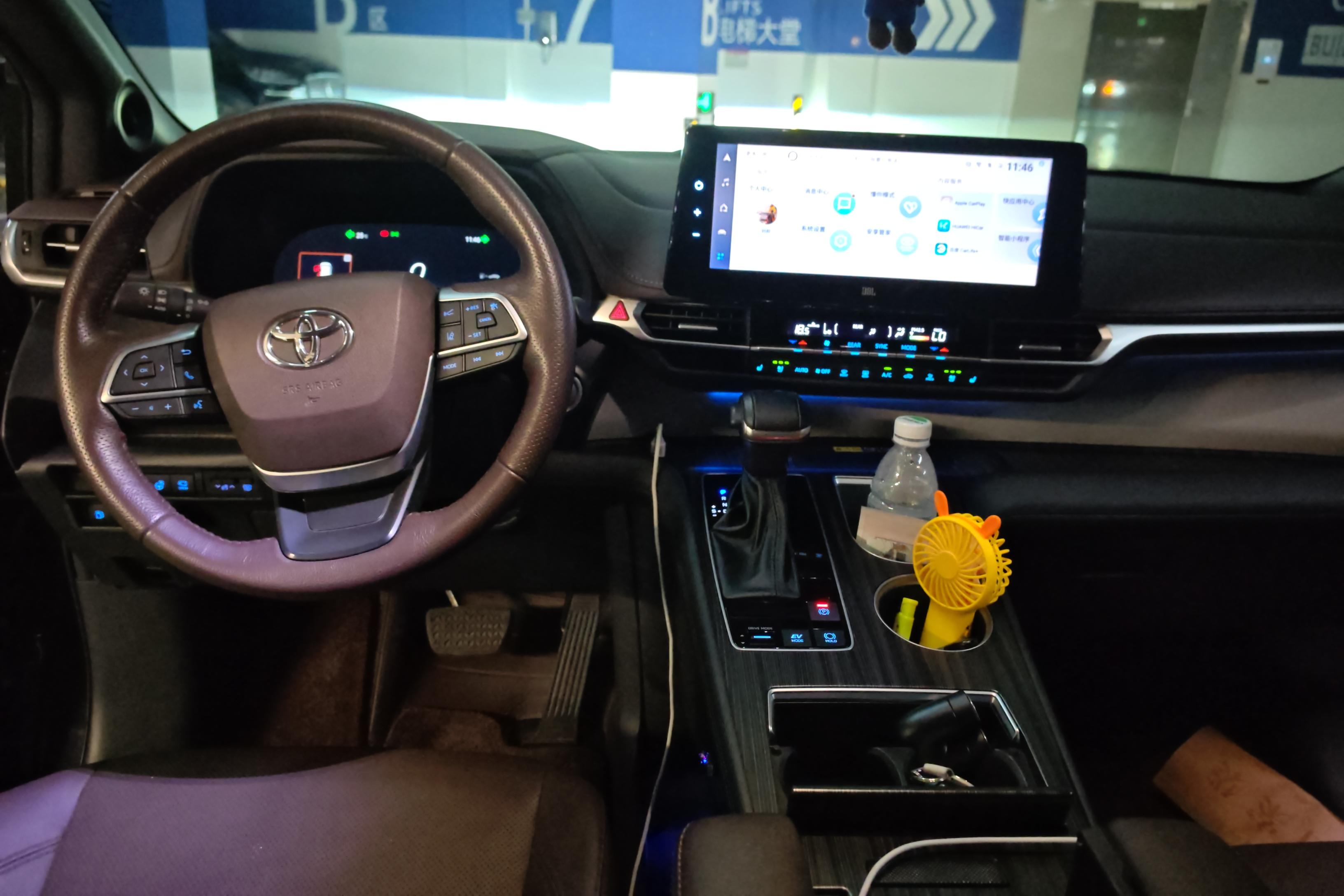 Toyota Granvia 2023 car image #15