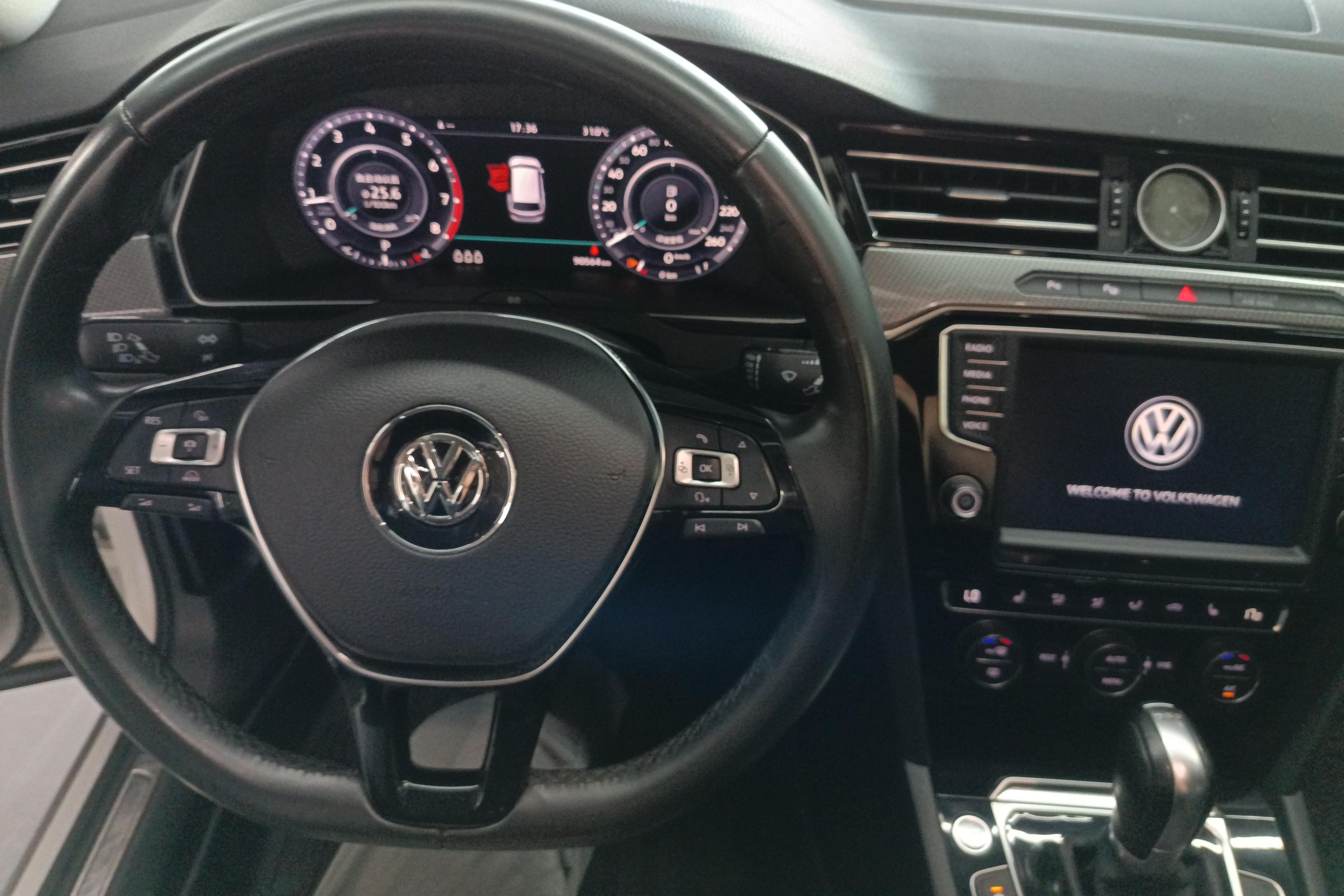 Volkswagen Passat Variant 2018 immagine di auto #15