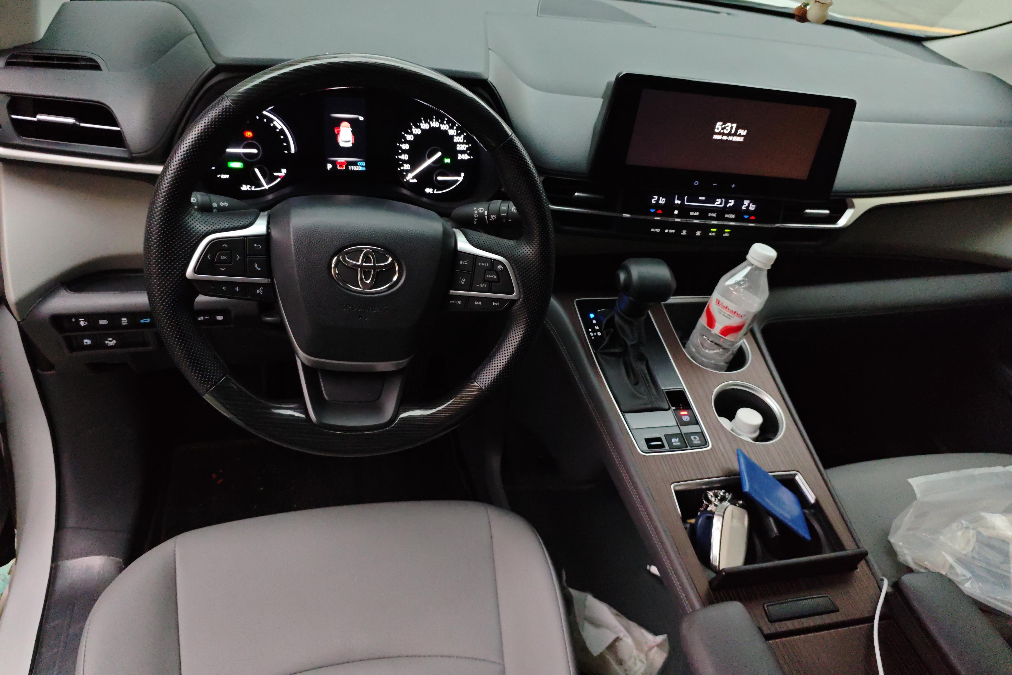 Toyota Granvia 2024 immagine di auto #15