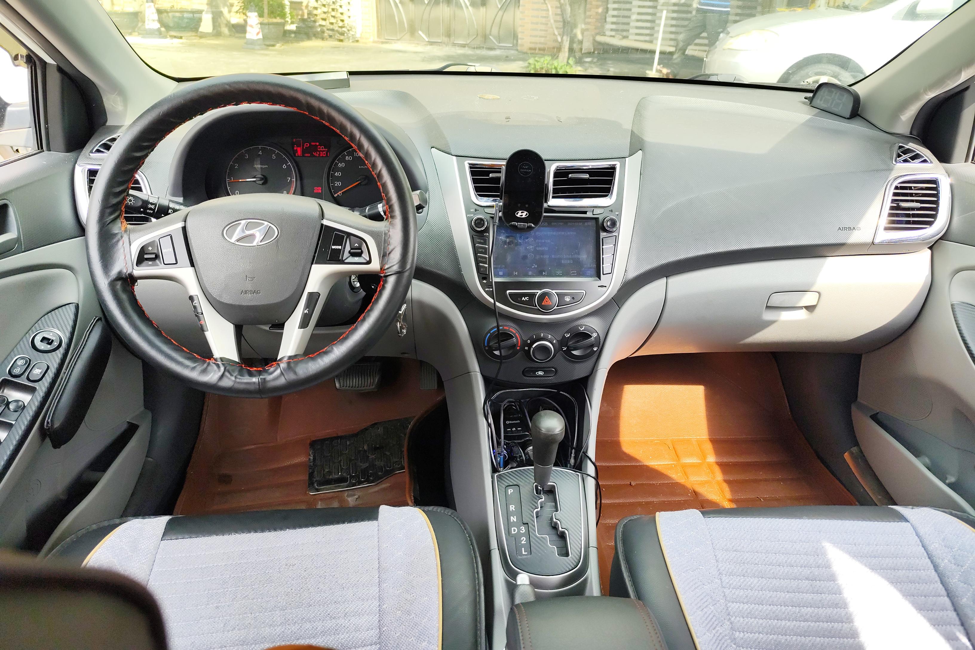 Hyundai Reina 2016 car image #15