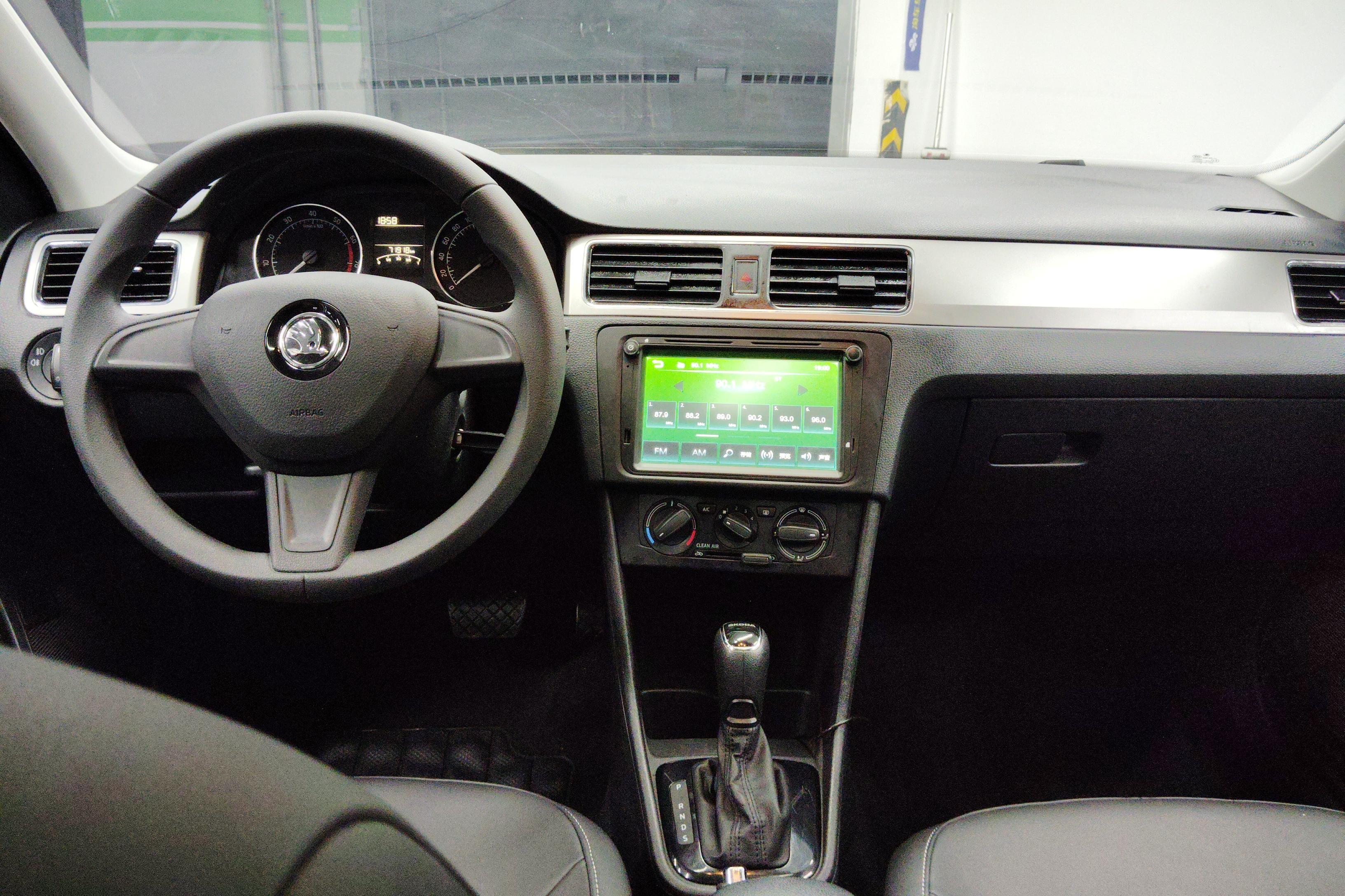 Skoda Rapid Spaceback 2016 car image #15