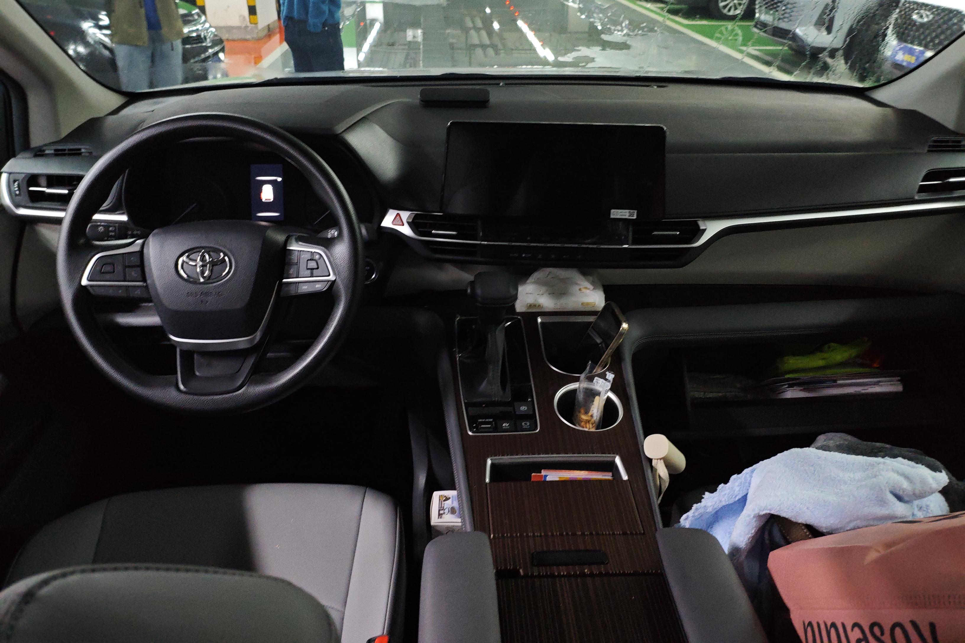 Toyota Granvia 2025 #15 Toyota Granvia 2025 car image #15