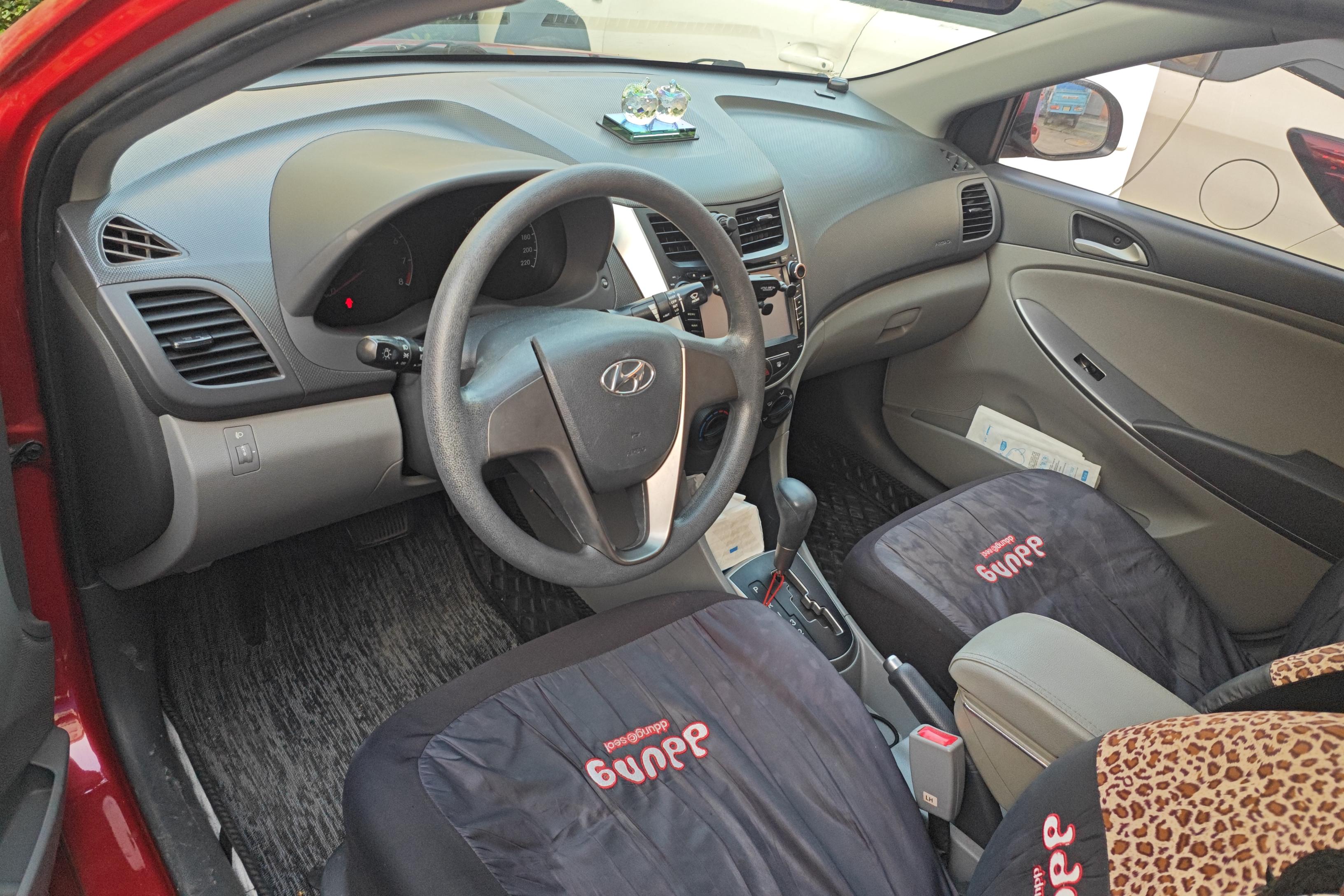 Hyundai Reina 2014 car image #15