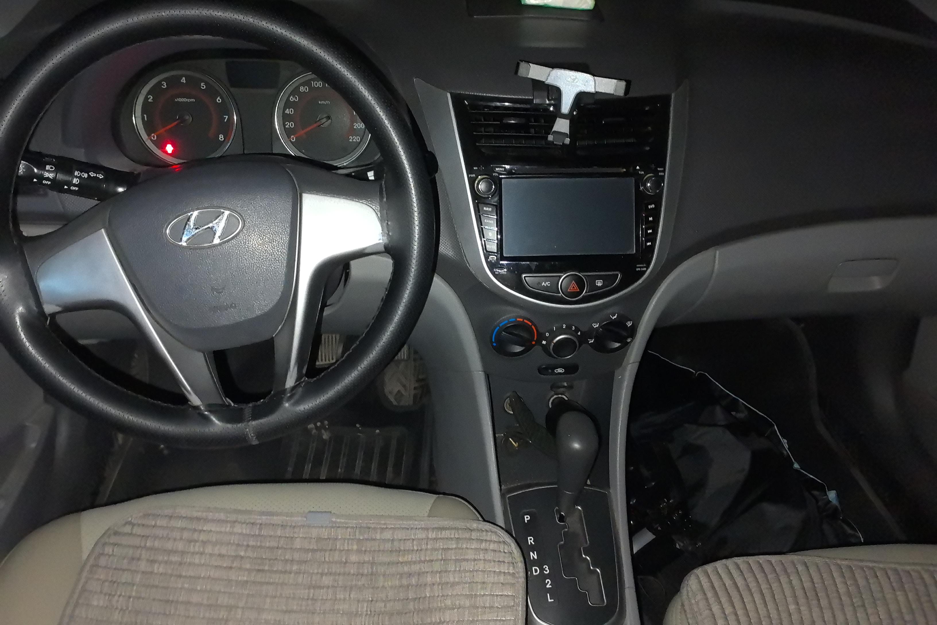 Hyundai Reina 2014 car image #15