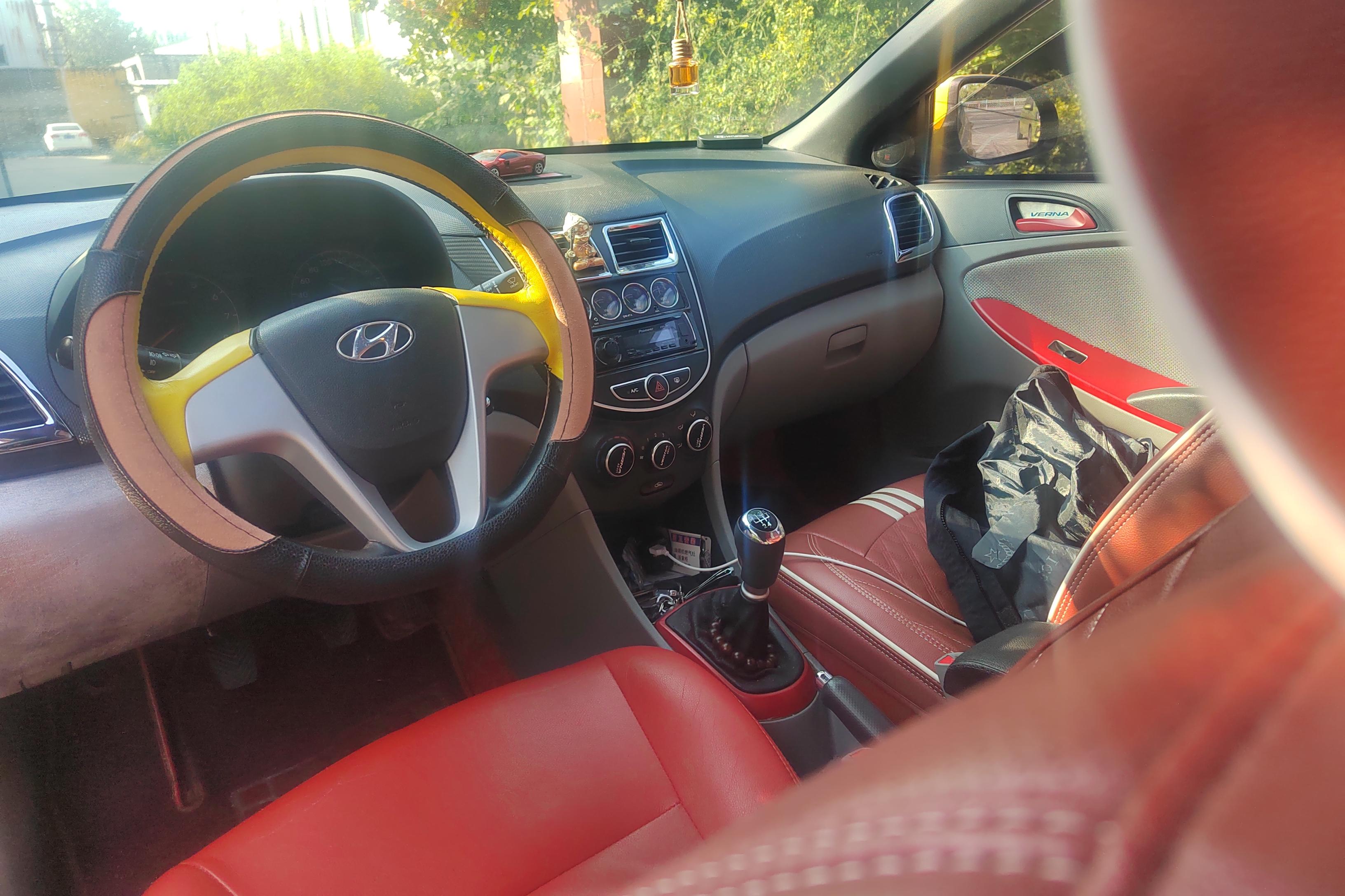 Hyundai Reina 2013 car image #15