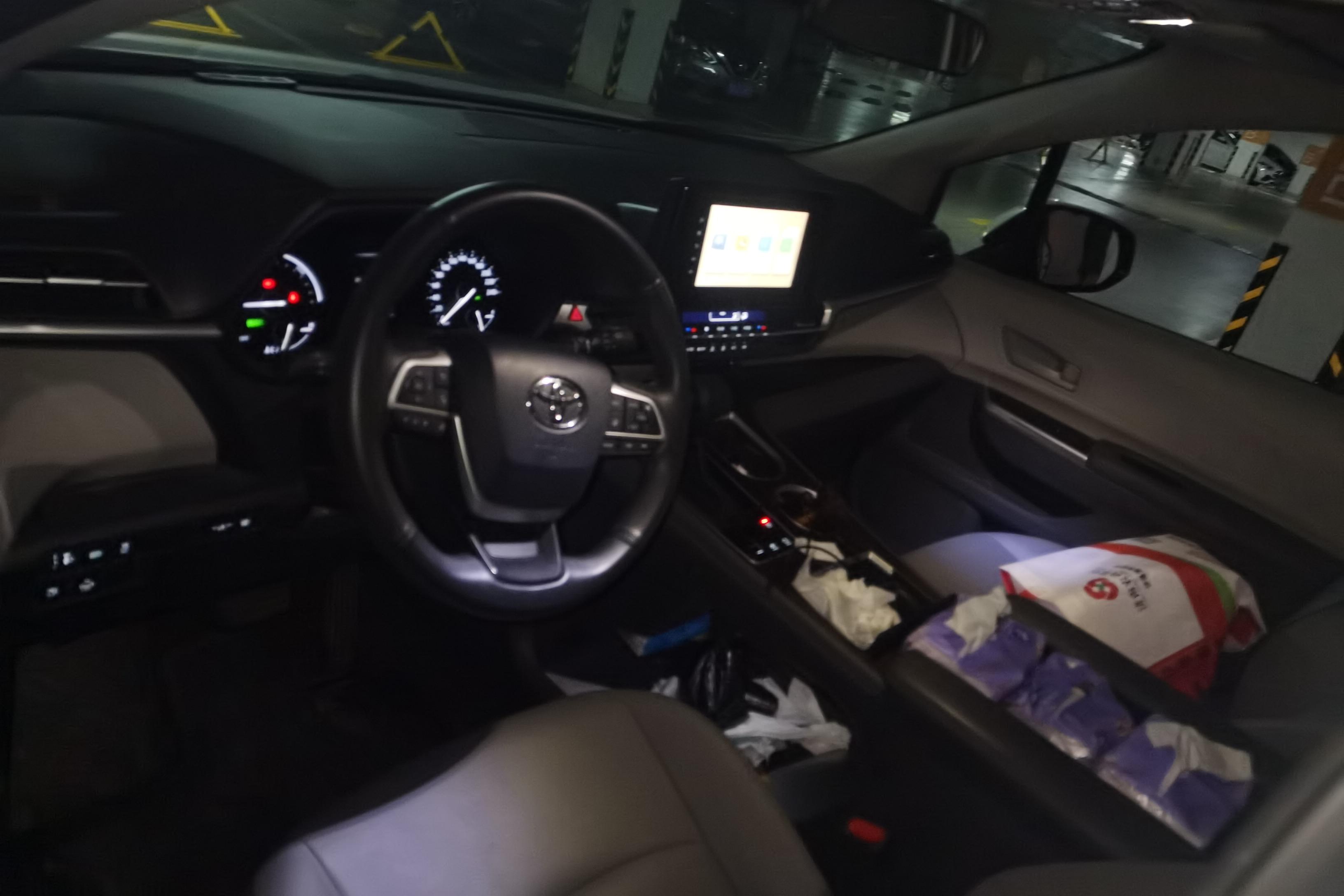 Toyota Granvia 2023 car image #15