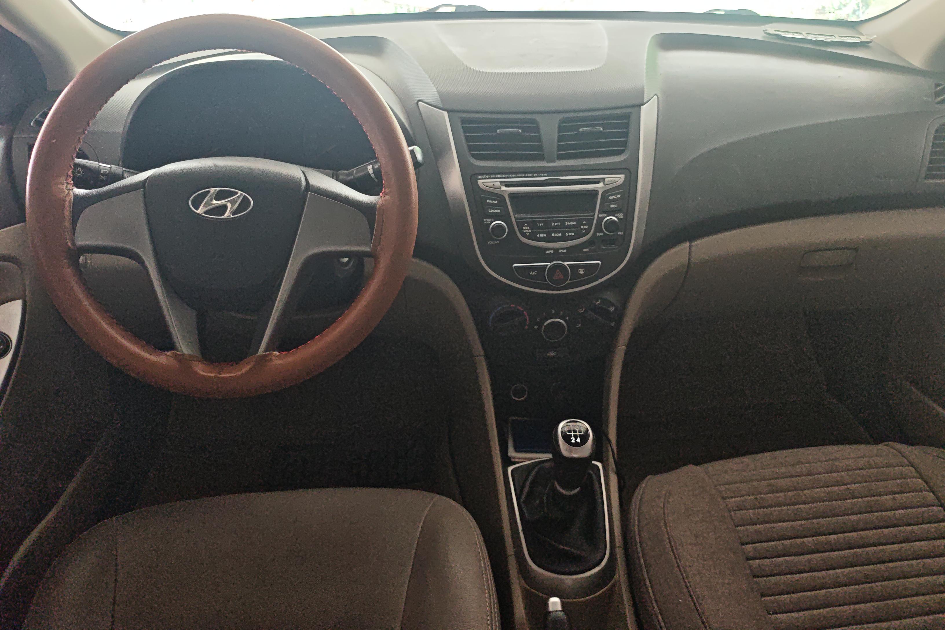 Hyundai Reina 2014 #15 Hyundai Reina 2014 car image #15