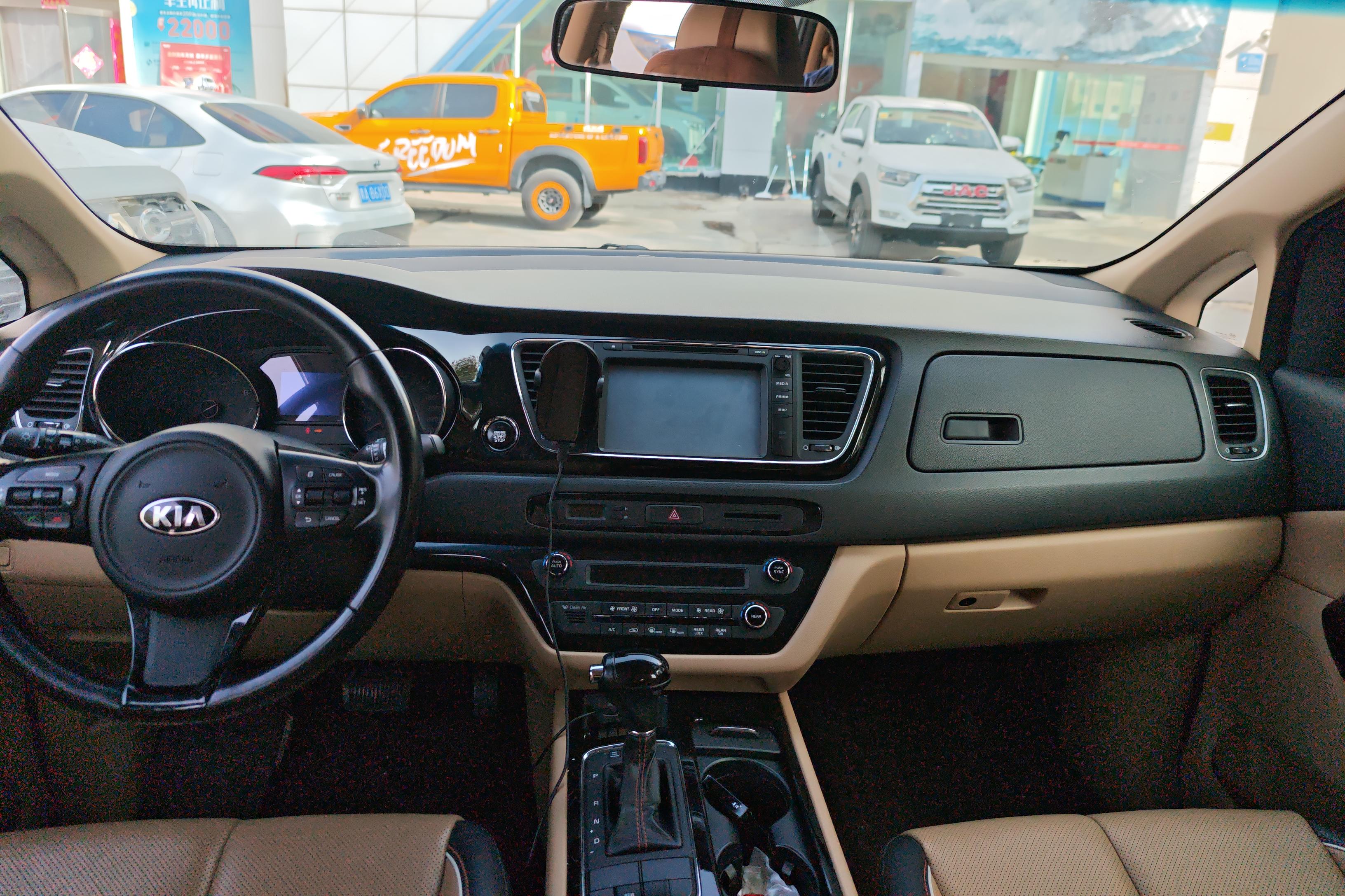 Kia Carnival 2016 immagine di auto #15