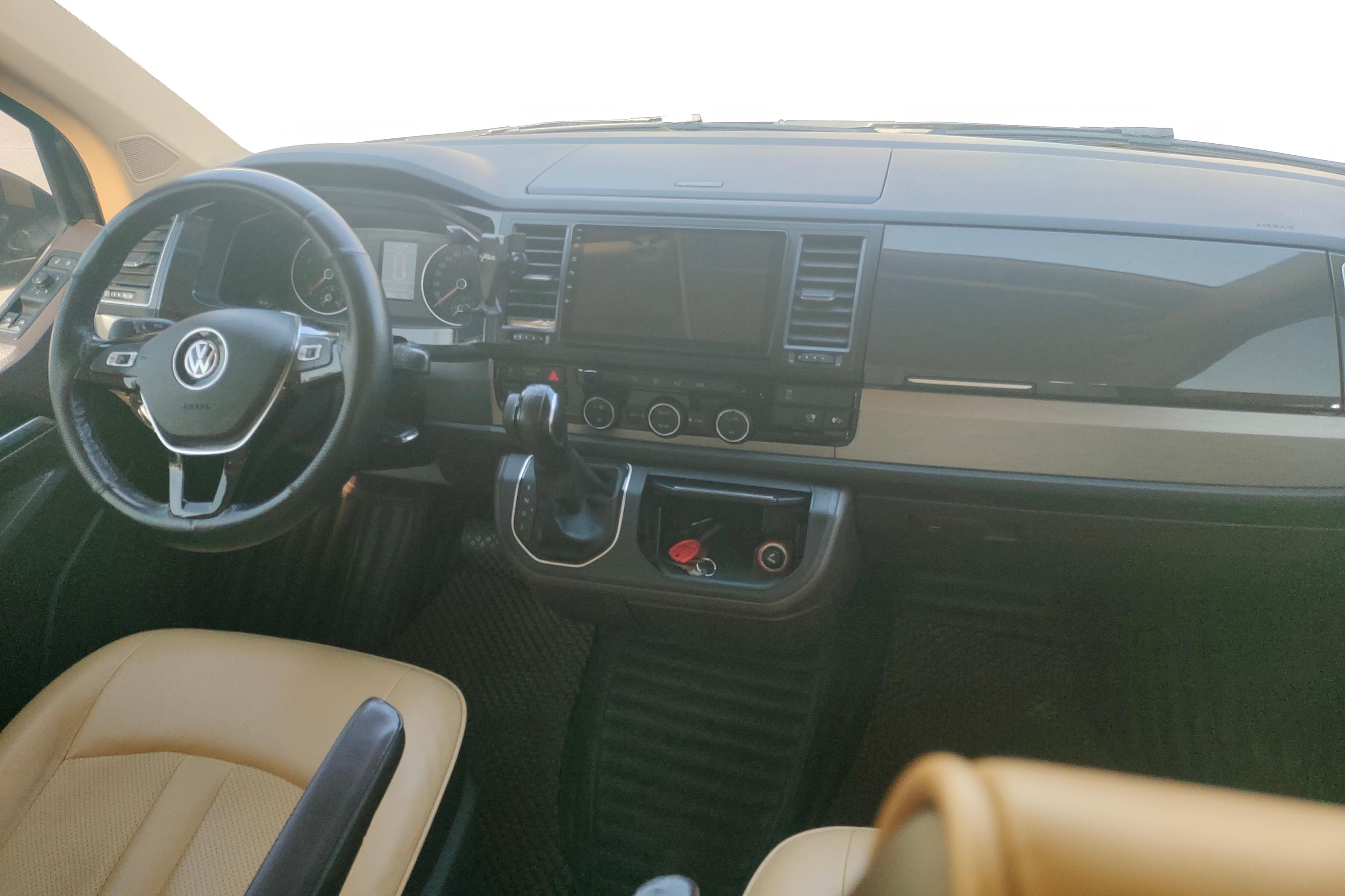 Volkswagen Caravelle 2018 car image #15