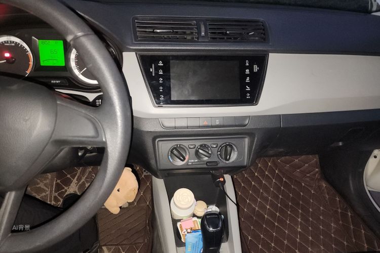 Skoda Fabia 2017 immagine di auto #15