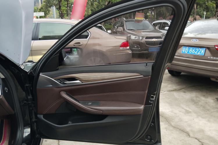 BMW 5 Series New Energy 2019 car image #15