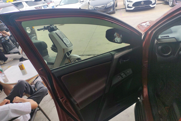 Toyota RAV4 (Imported) 2014 immagine di auto #15