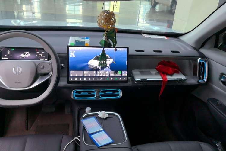 零跑汽车 零跑B10 2025 汽车图片 #15