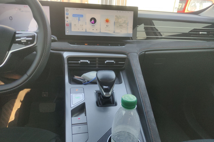 Roewe D5X DMH 2024 car image #15