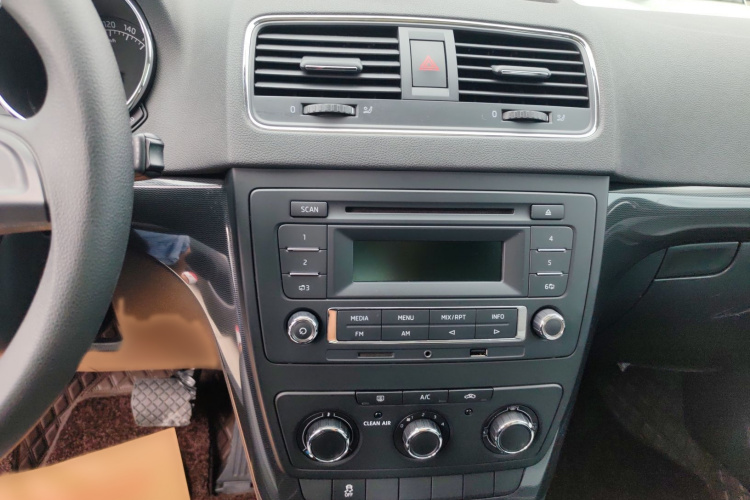 Skoda Yeti (Imported) 2015 car image #15