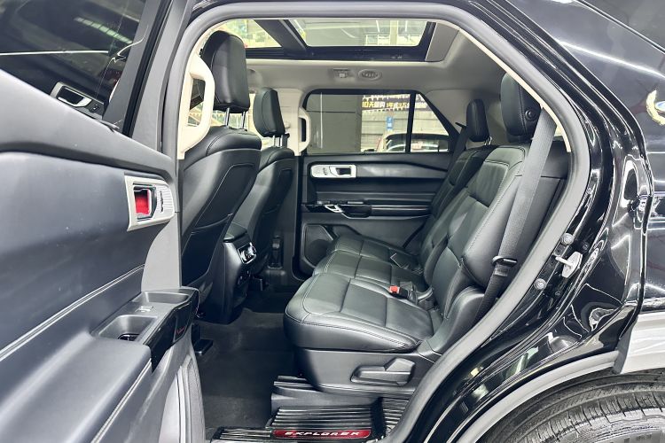 Ford Explorer 2021 immagine di auto #15