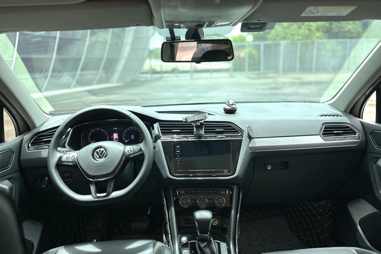 Volkswagen Tiguan L 2021 car image #15