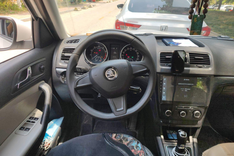 Skoda Yeti (Imported) 2017 car image #15