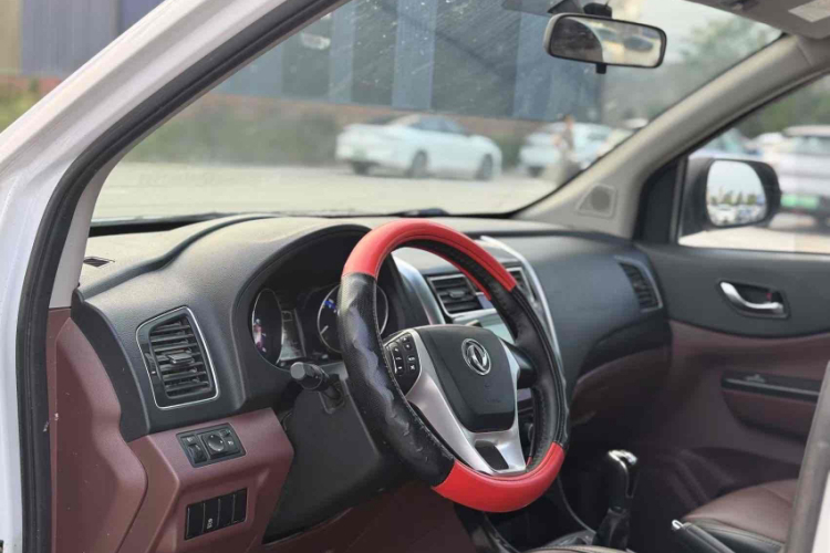 Forthing SX6 2017 #15 Forthing SX6 2017 car image #15