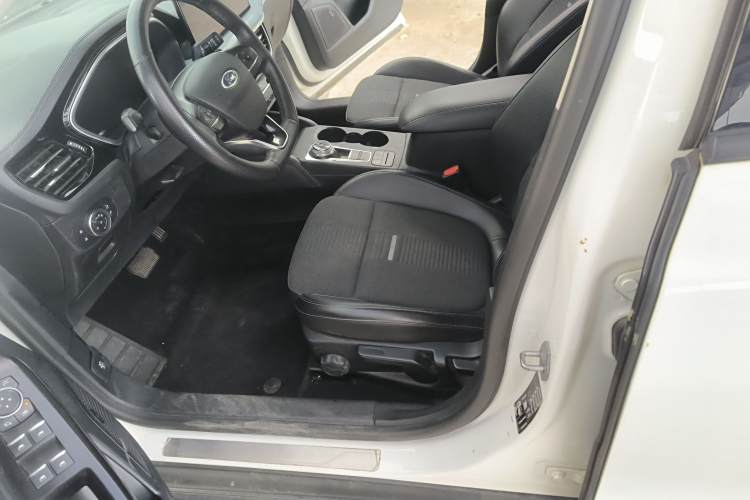 Ford Focus Active 2021 car image #15