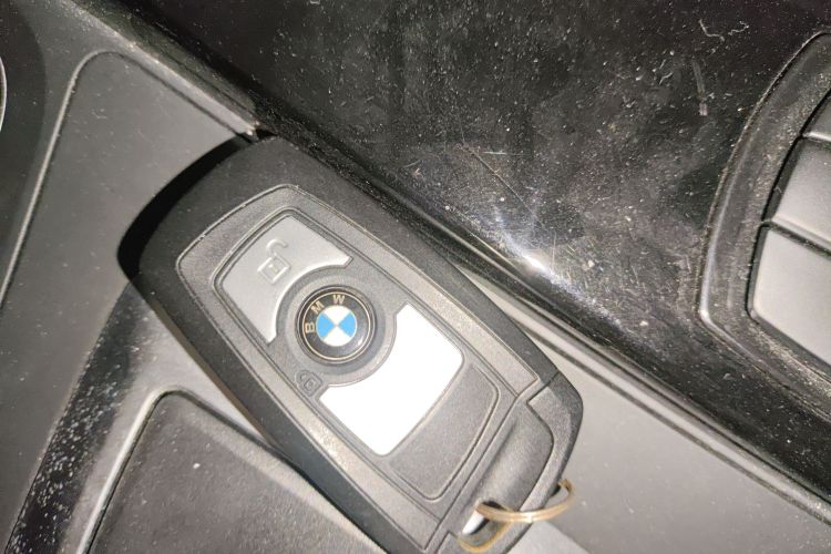 BMW 3 Series 2018 immagine di auto #15