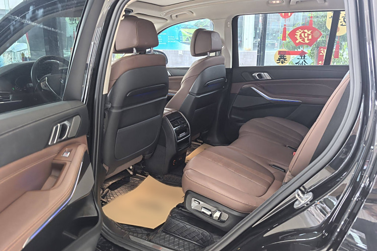 BMW X7 M60i 2022 #15 BMW X7 M60i 2022 car image #15