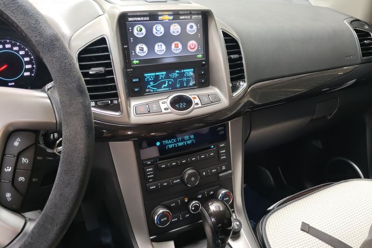 Chevrolet Captiva (Imported) 2015 car image #15