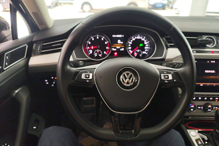Volkswagen Passat Variant 2018 immagine di auto #15