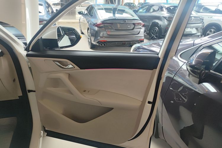 Roewe D5X DMH 2025 car image #15